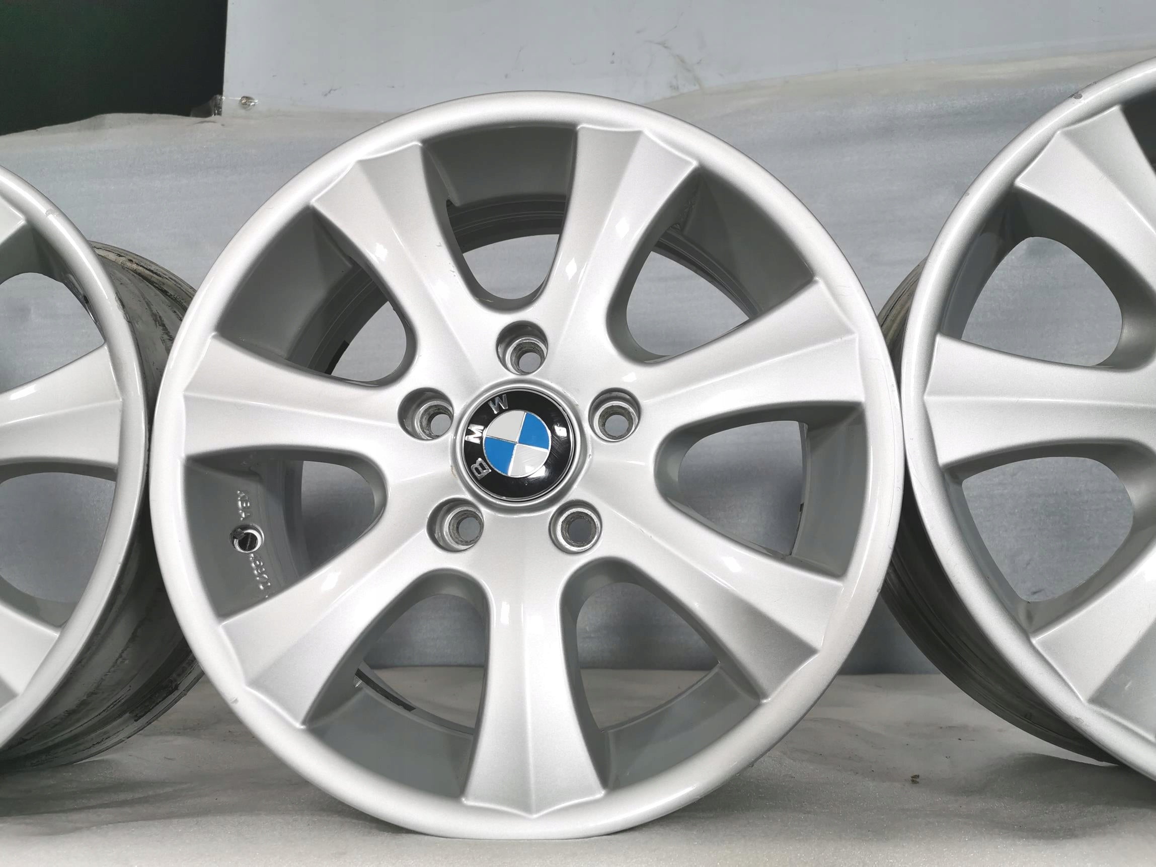 Alu Felge BMW E91 E46 E90 F30 E88 E87 X1 E82 E81 E93 E92 E90 E91 E92 E93 F31 F30 F31 F34 16 Zoll 7.0J 5x120 37ET