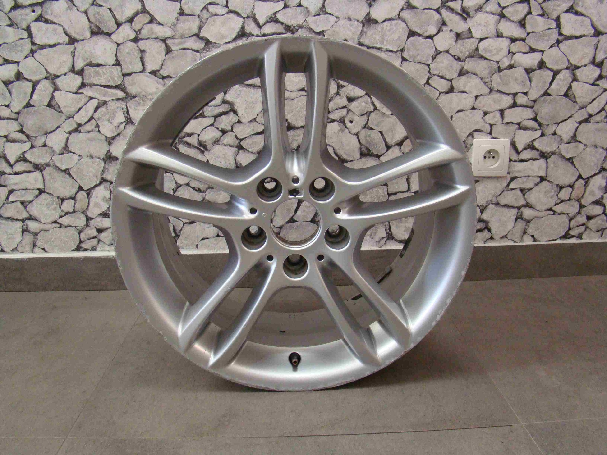 1x Alu Felge BMW E81 X1 Aluminum rim 18 Zoll 8.5J 5x120 52ET