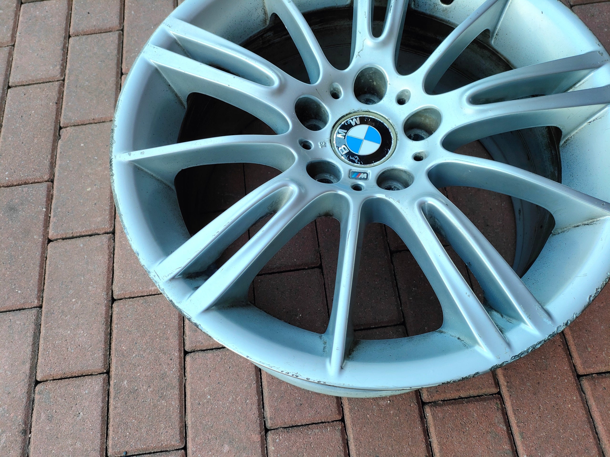 1x Alu Felge BMW E90 E91 E91 E92 E93 E90 E93 E92 X1 18 Zoll 8.5J 5x120 37ET 8036934