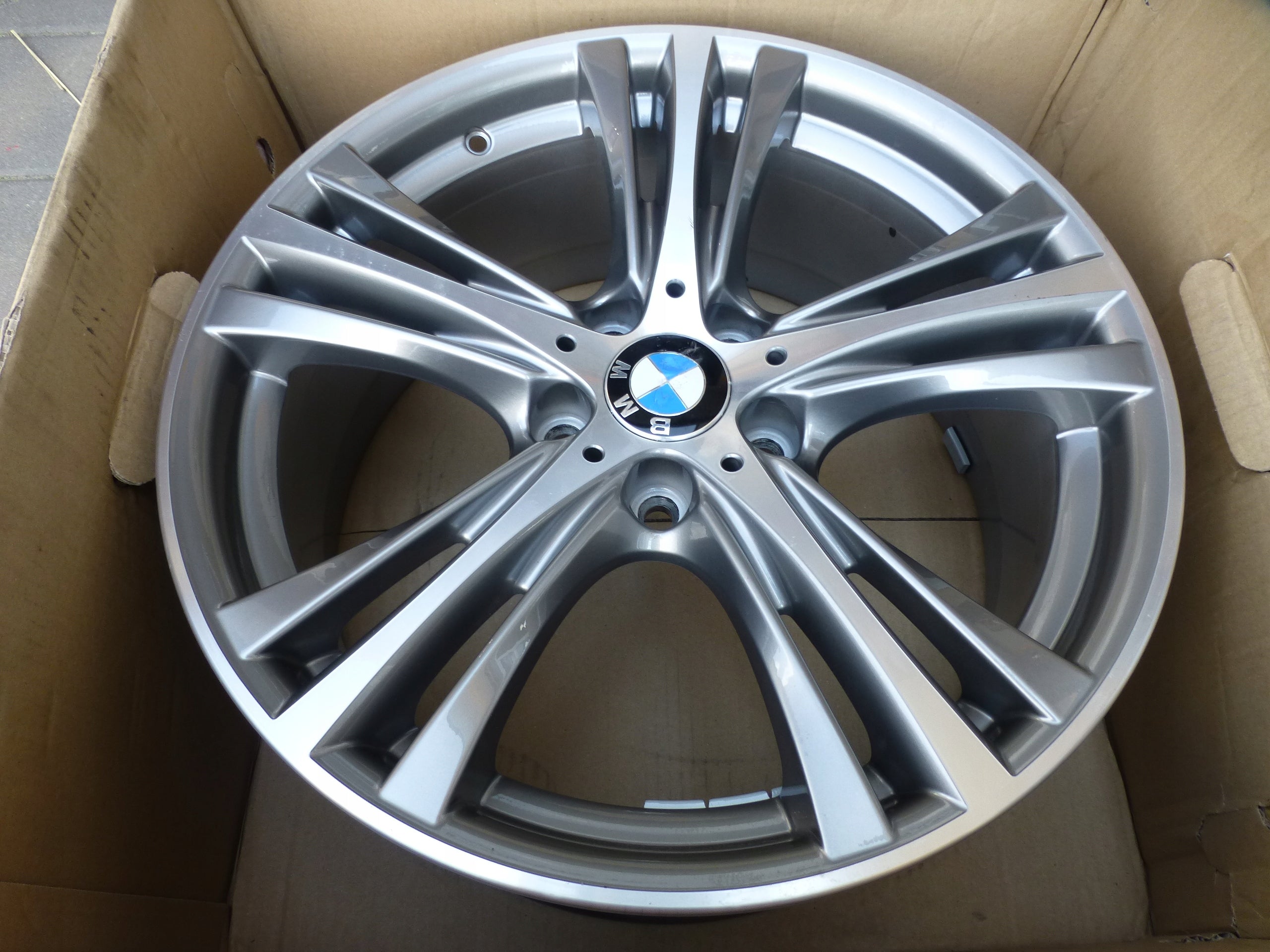 1x Alu Felge BMW F30 X1 F11 F10 F10 F11 F20 F34 19 Zoll 8.5J 5x120 47ET