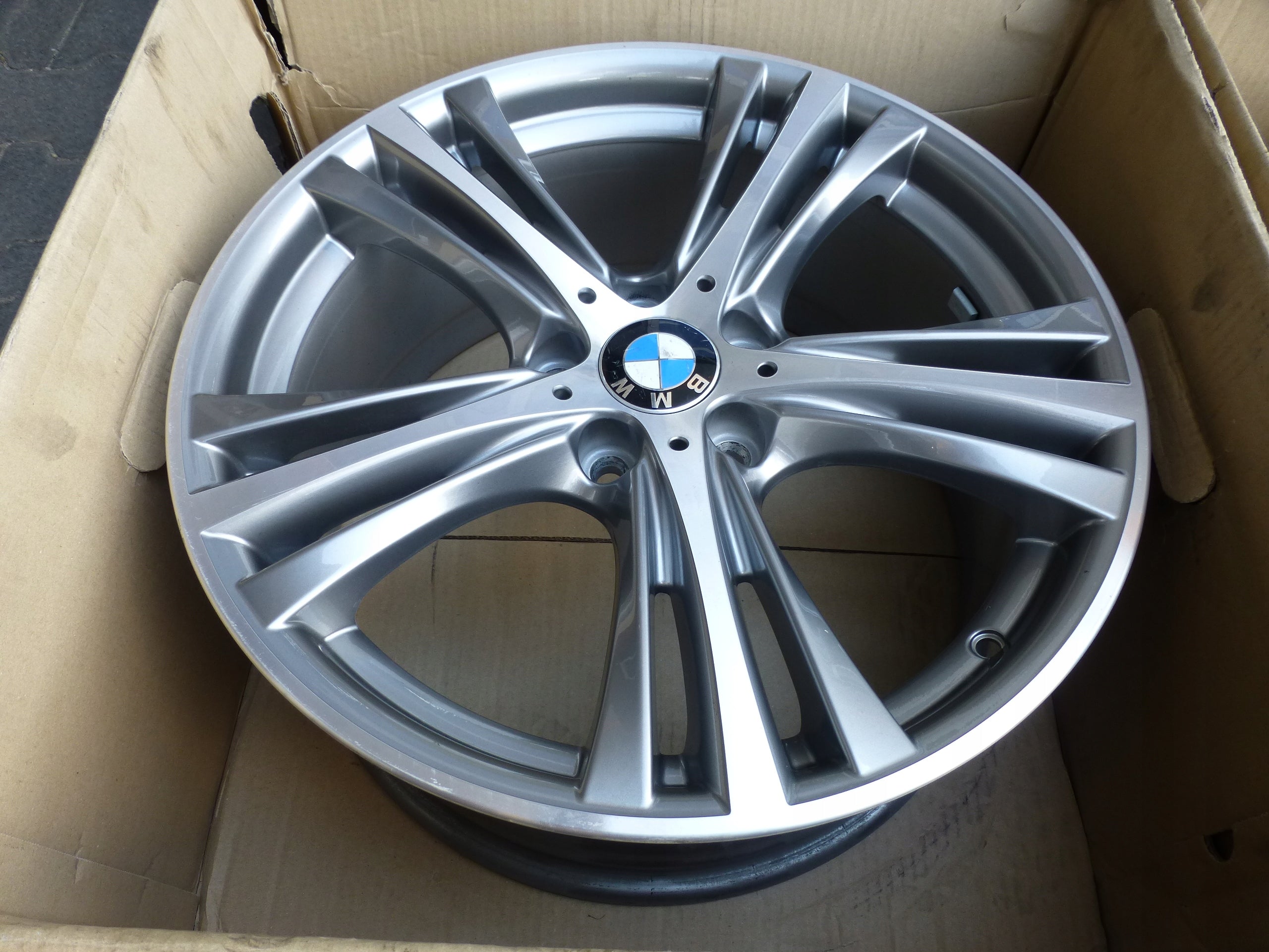 1x Alu Felge BMW F30 X1 F11 F10 F10 F11 F20 F34 19 Zoll 8.5J 5x120 47ET