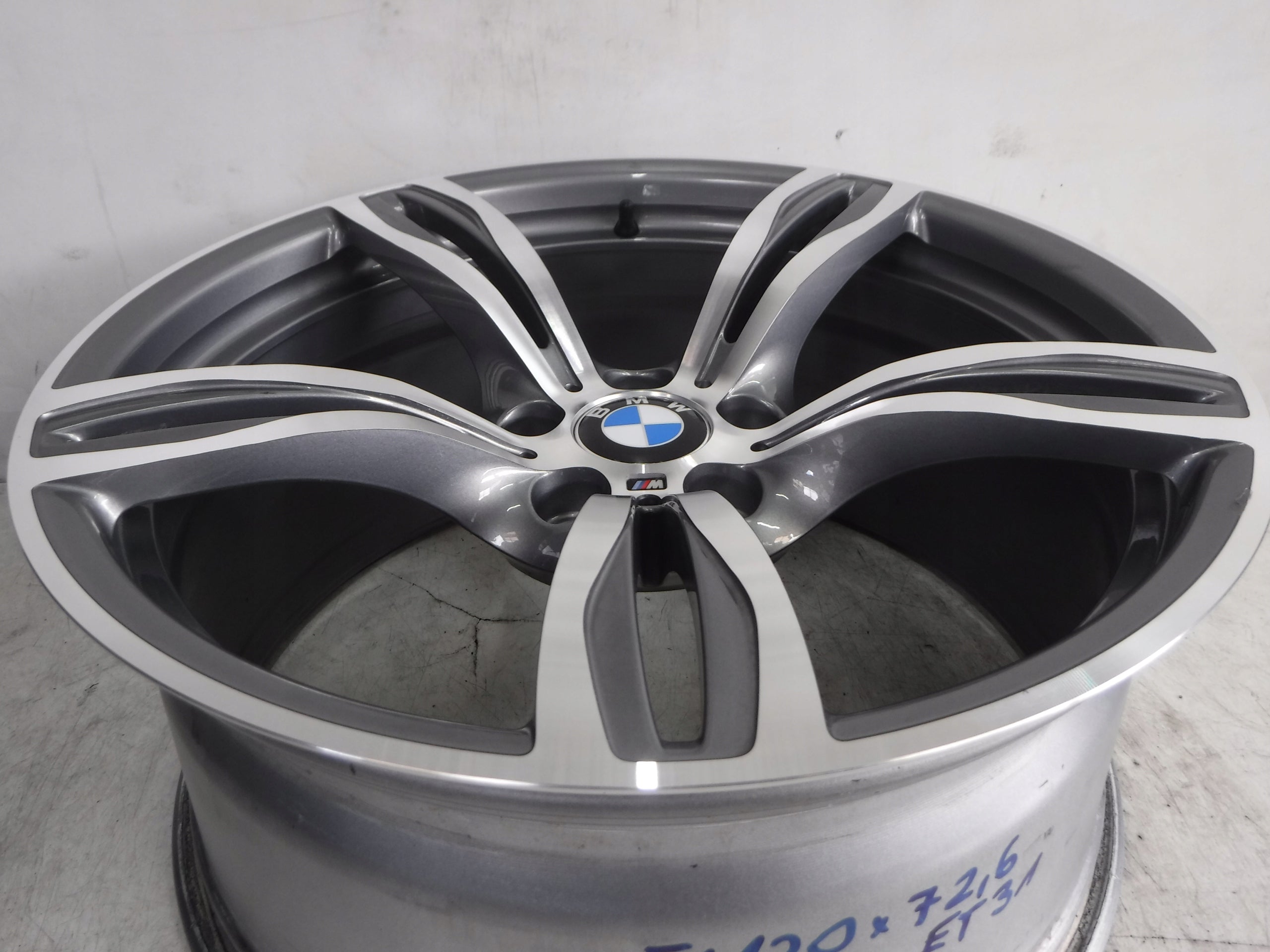 1x Alu Felge BMW F11 M5 F10 F11 M6 M3 F10 X1 20 Zoll 9.5J 5x120 31ET 2283402