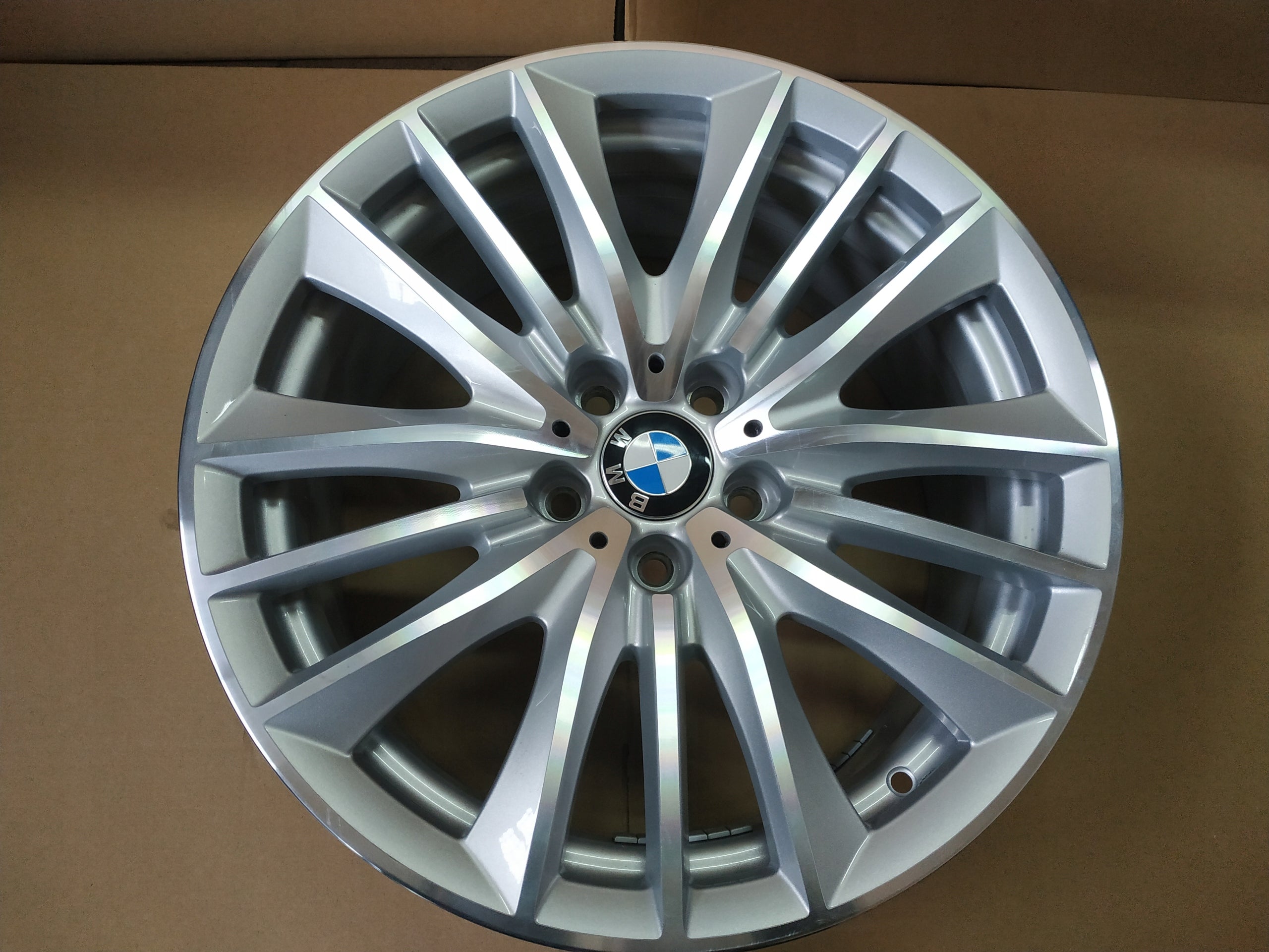 1x Alu Felge BMW F10 X1 Aluminum rim 19 Zoll 8.5J 5x120