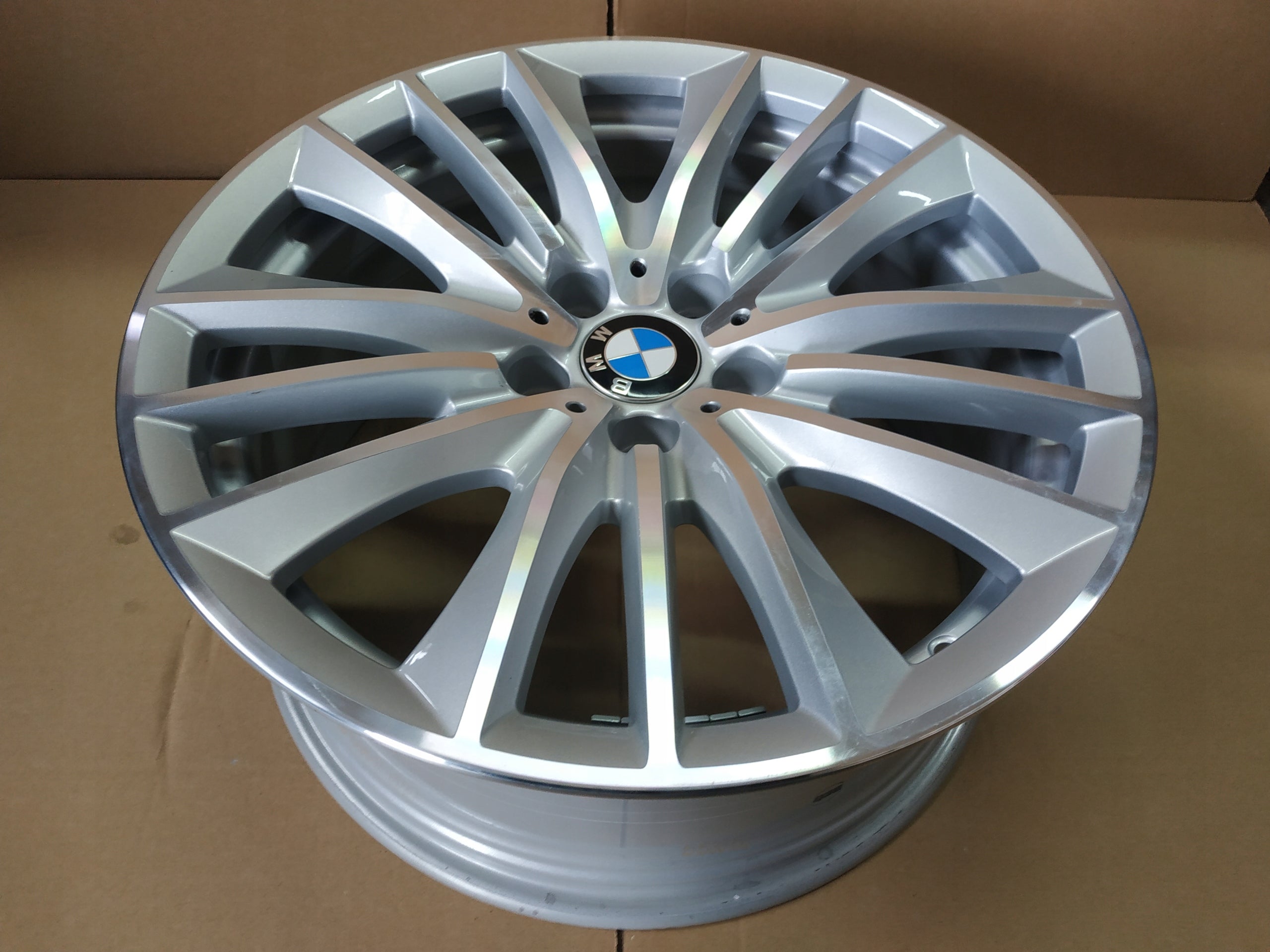 1x Alu Felge BMW F10 X1 Aluminum rim 19 Zoll 8.5J 5x120