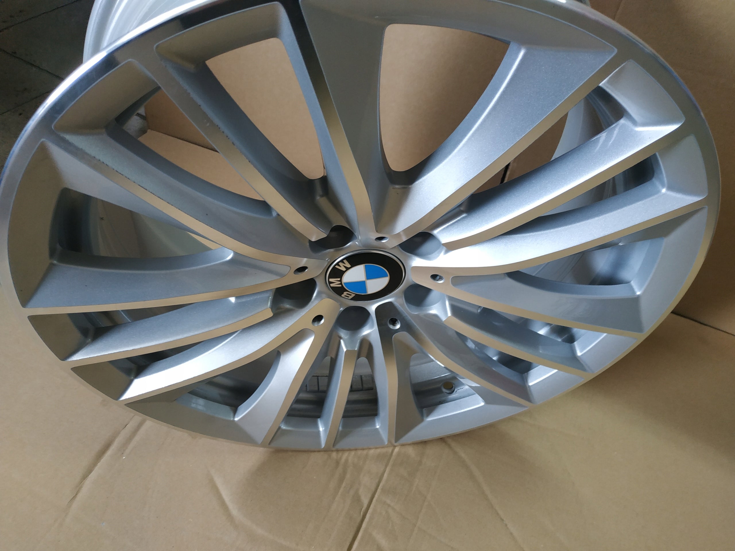 1x Alu Felge BMW F10 X1 Aluminum rim 19 Zoll 8.5J 5x120