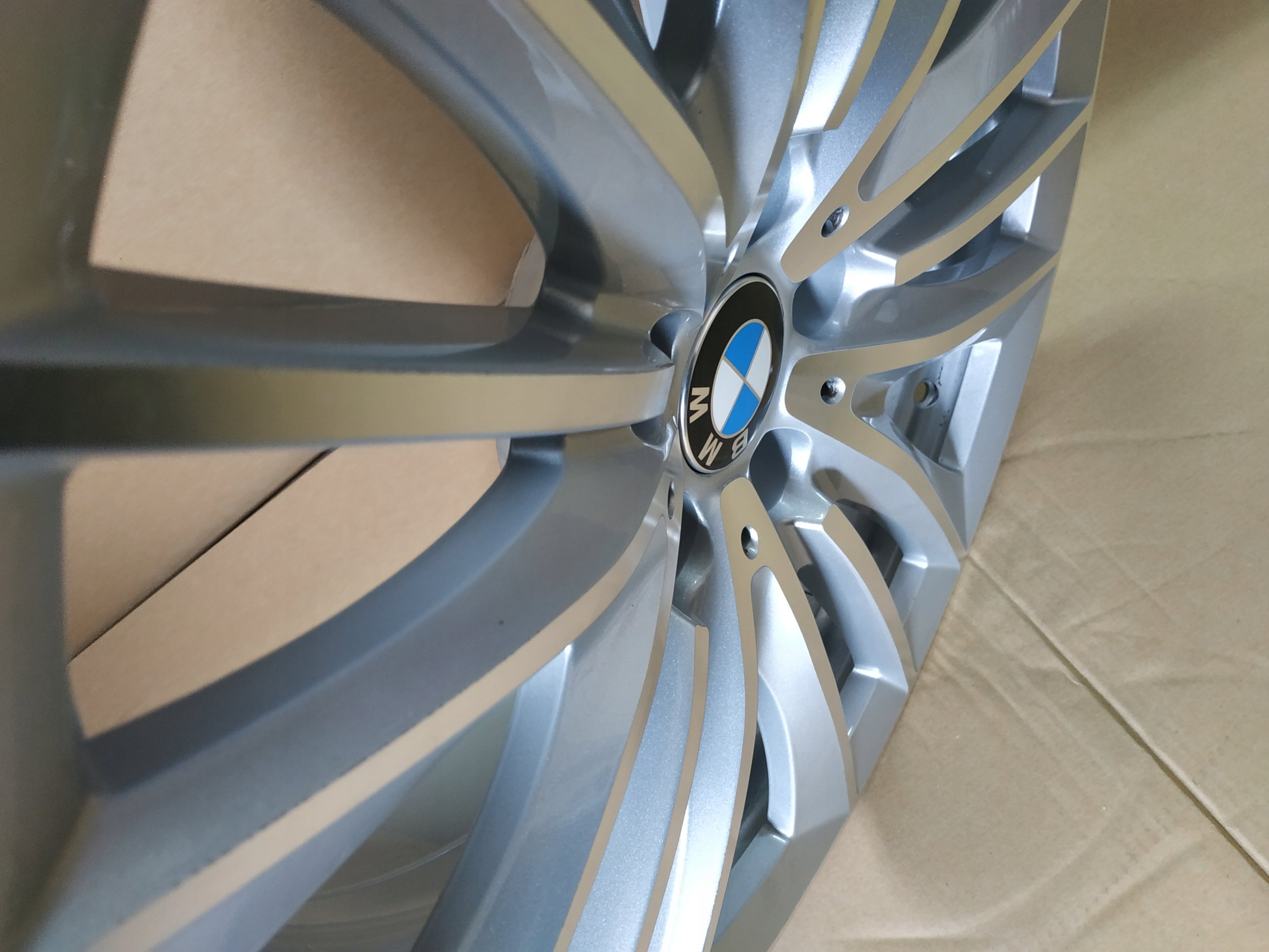 1x Alu Felge BMW F10 X1 Aluminum rim 19 Zoll 8.5J 5x120