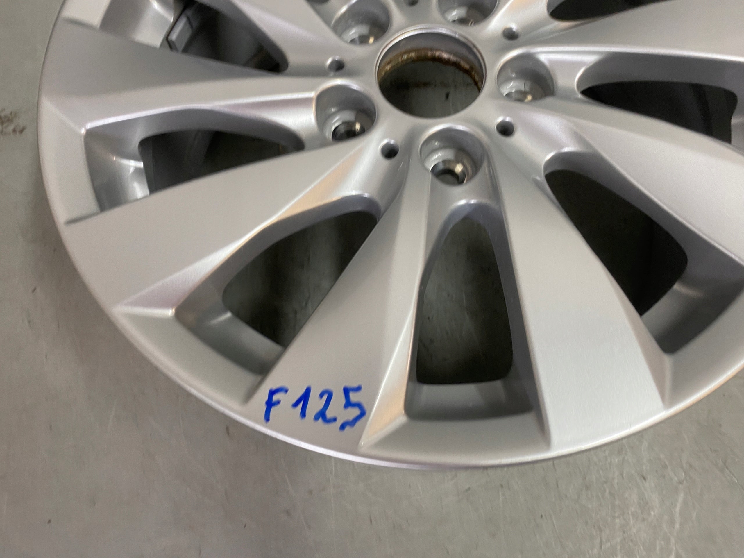 1x Alu Felge BMW F20 F21 F20 F21 F22 X1 17 Zoll 7.5J 5x120 43ET 6796206