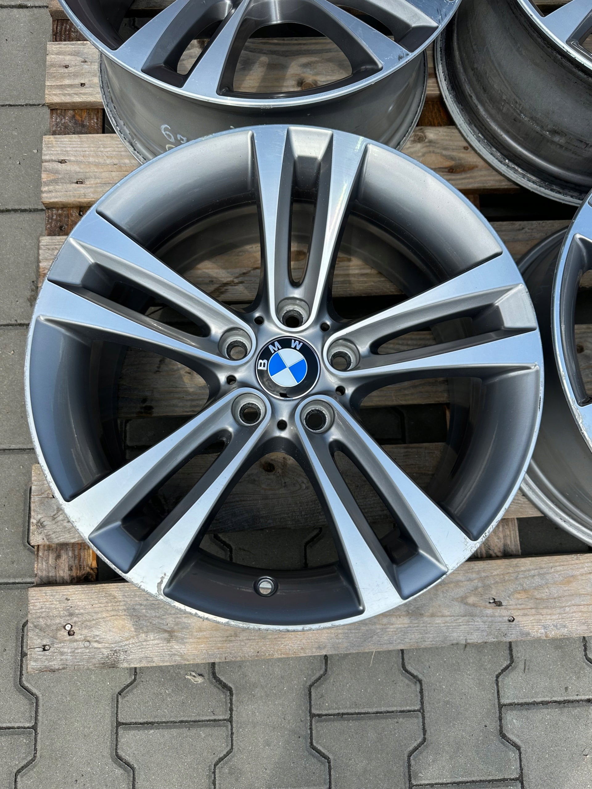 Alu Felge BMW F32 F33 F31 F32 F30 F33 F30 F31 X1 18 Zoll 8.0J 5x120 34ET 6796247