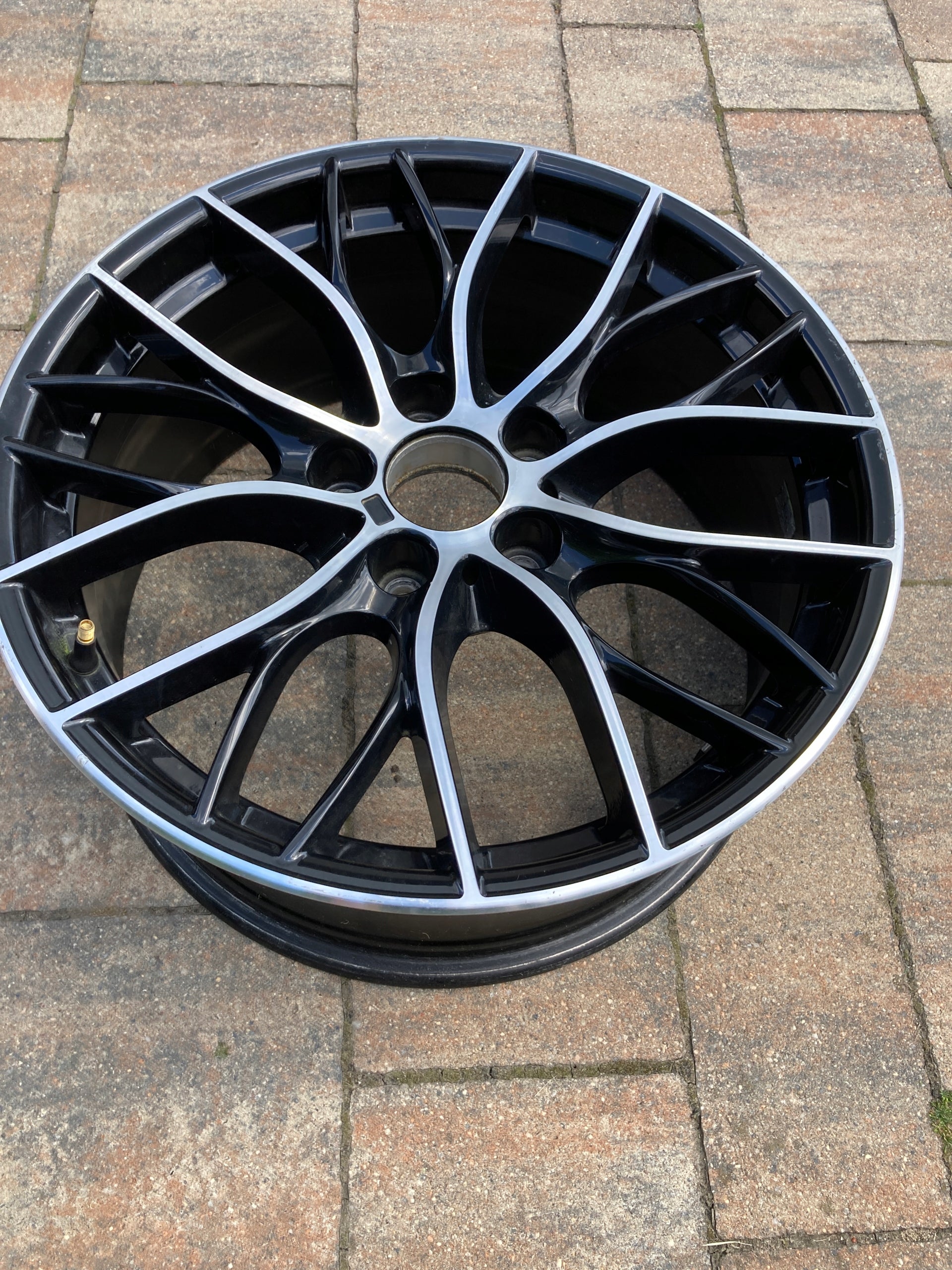 1x Alu Felge BMW F31 F32 F30 F30 F31 X1 18 Zoll 8.0J 5x120 30ET 6865157