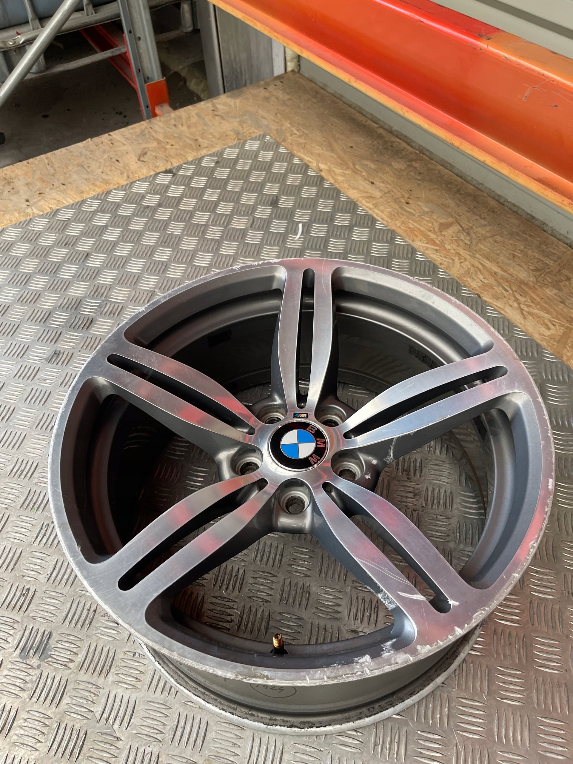 1x Alu Felge BMW X1 Aluminum rim 19 Zoll 8.5J 5x120 2283251