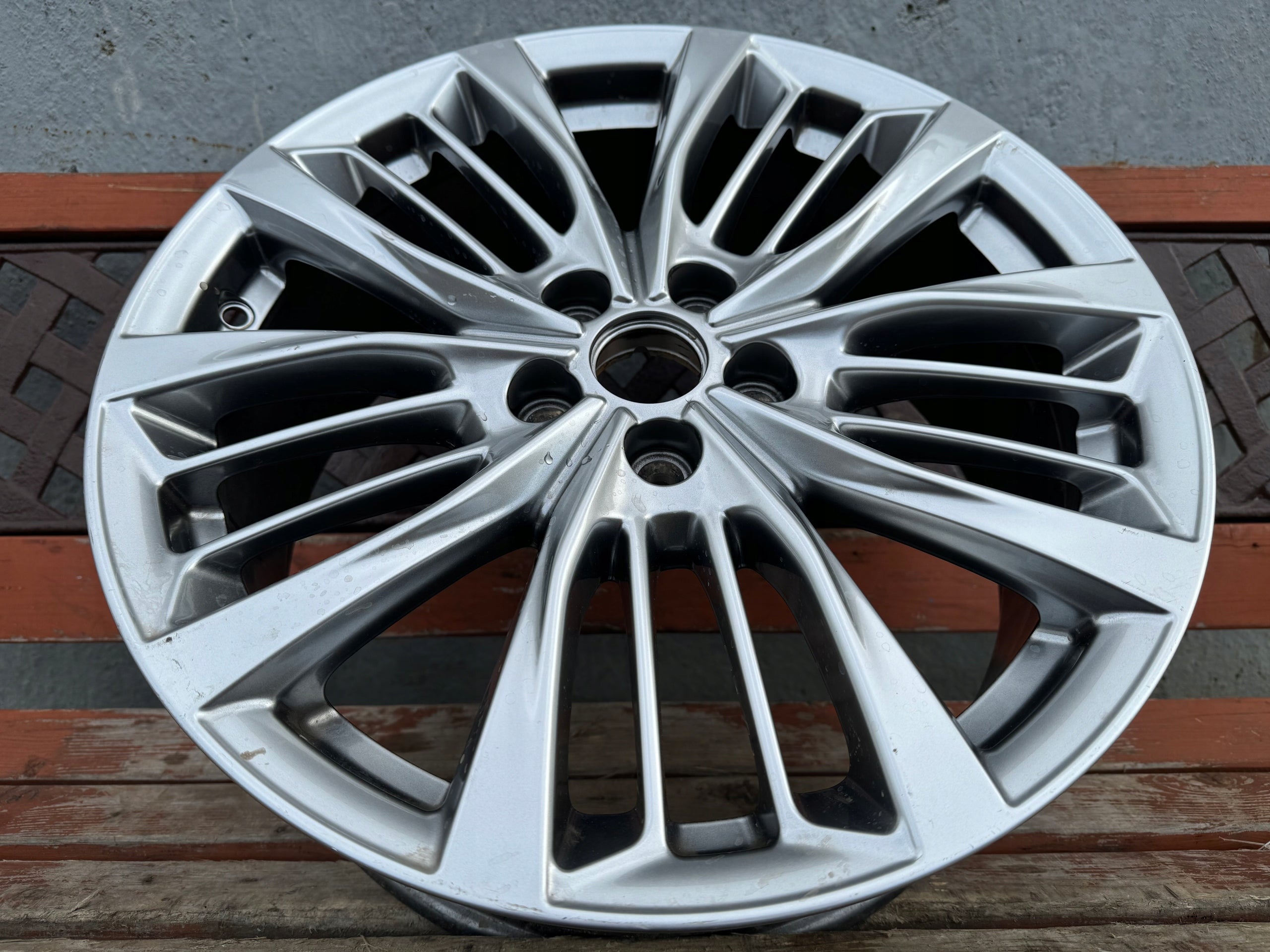 1x Alu Felge Ford Kuga Aluminum rim 18 Zoll 7.5J 5x108 50ET LV4J1007A1A