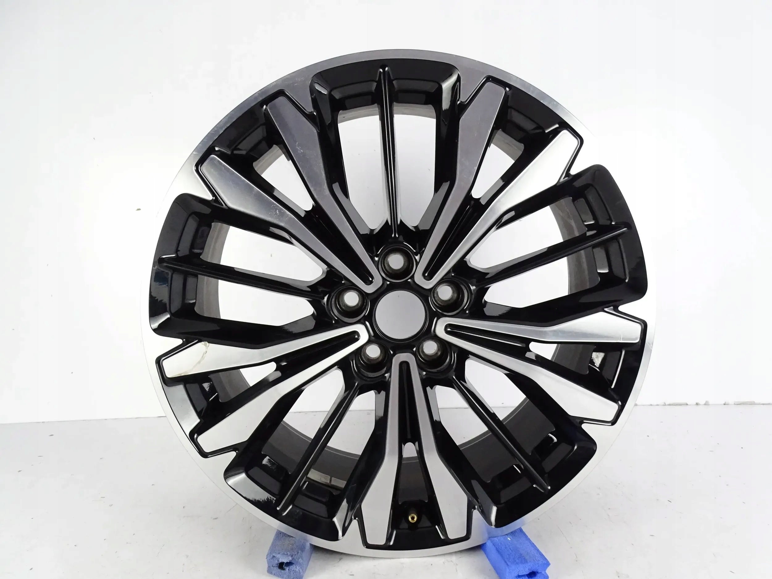 1x Alu Felge Ford Kuga Aluminum rim 19 Zoll 7.5J 5x108