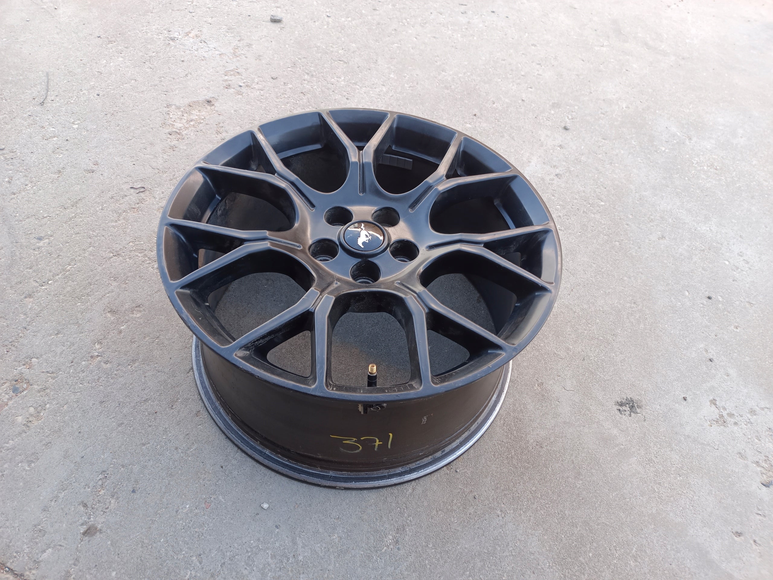 1x Alu Felge Ford Mustang Aluminum rim 19 Zoll 9.0J 5x114.3 JR3J1007EB