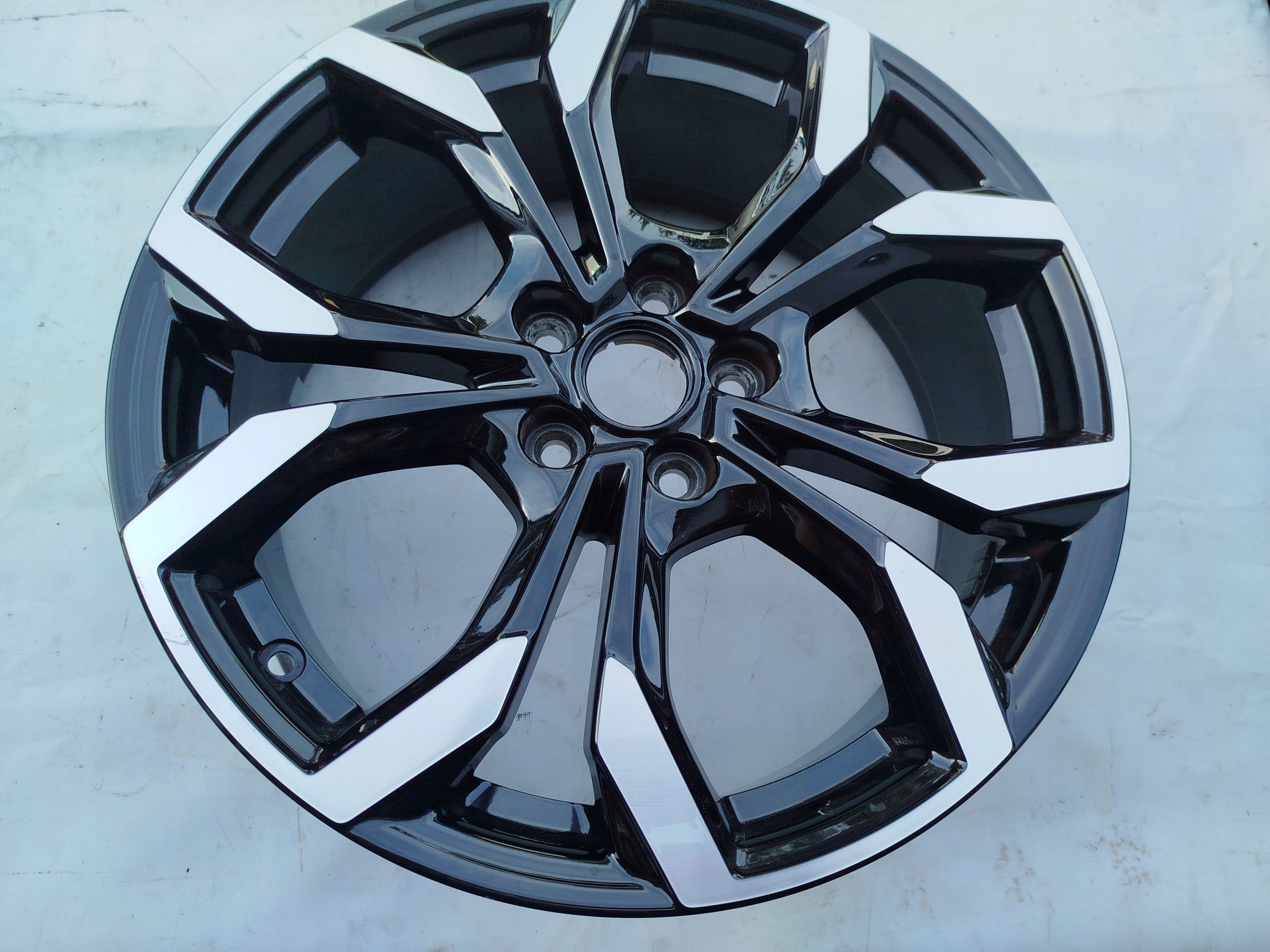 1x Alu Felge Ford Puma Aluminum rim 18 Zoll 7.0J 5x108 47,5ET