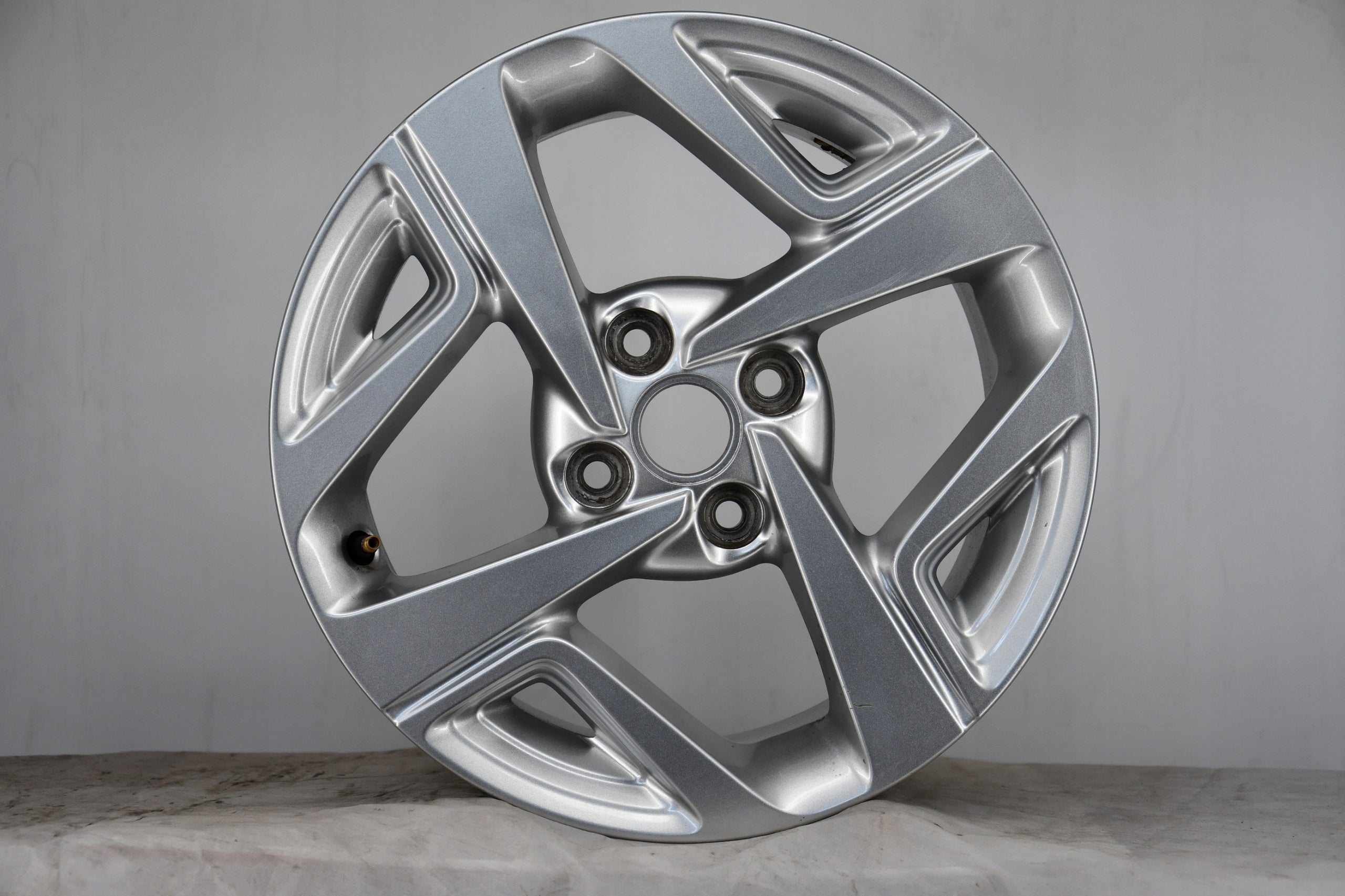 Alu Felge Hyundai i20 i10 Aluminum rim 15 Zoll 6.0J 4x100 48ET 52910K7100