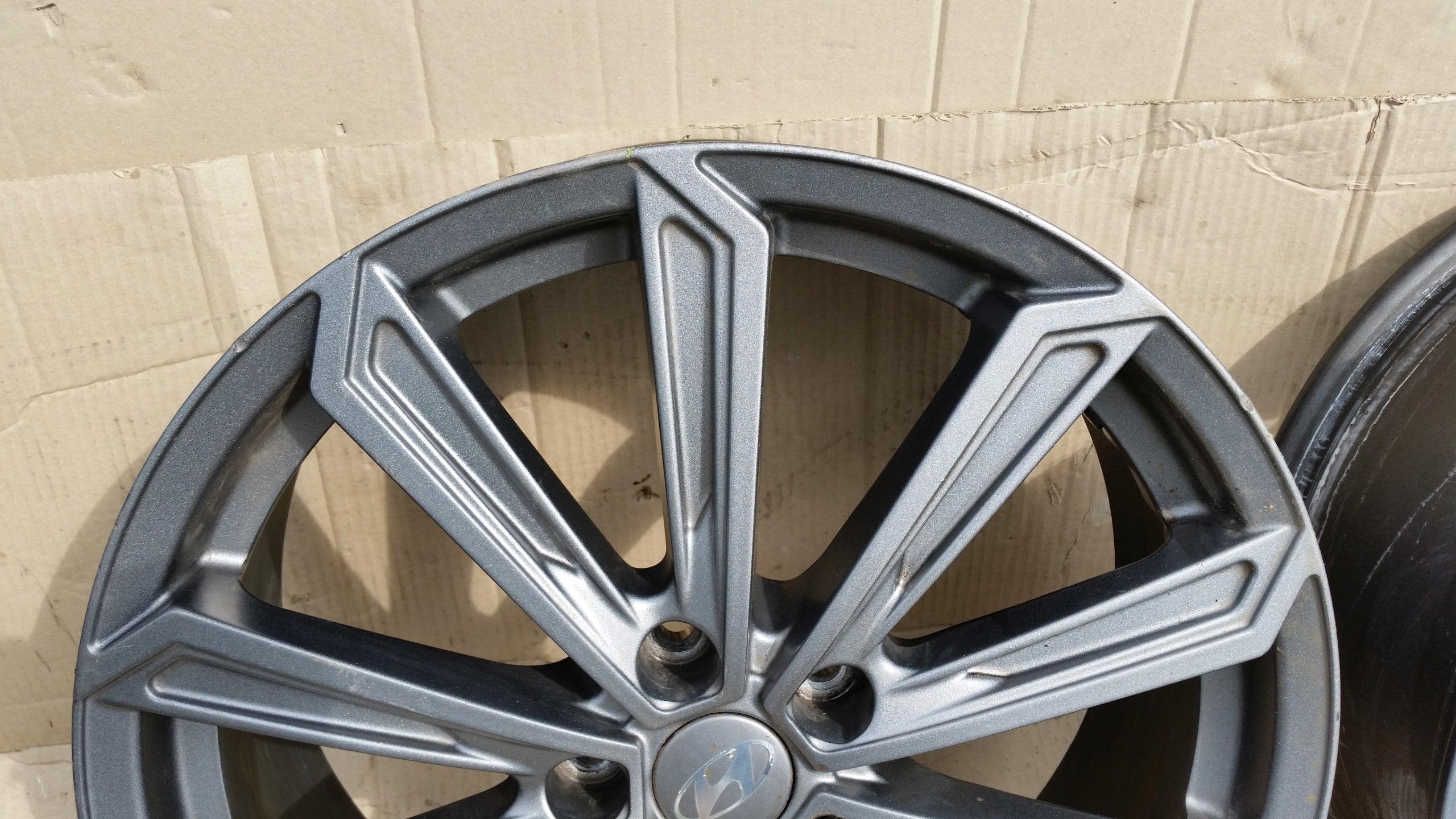 1x Alu Felge Hyundai Tucson Aluminum rim 19 Zoll 7.5J 5x114.3 51ET