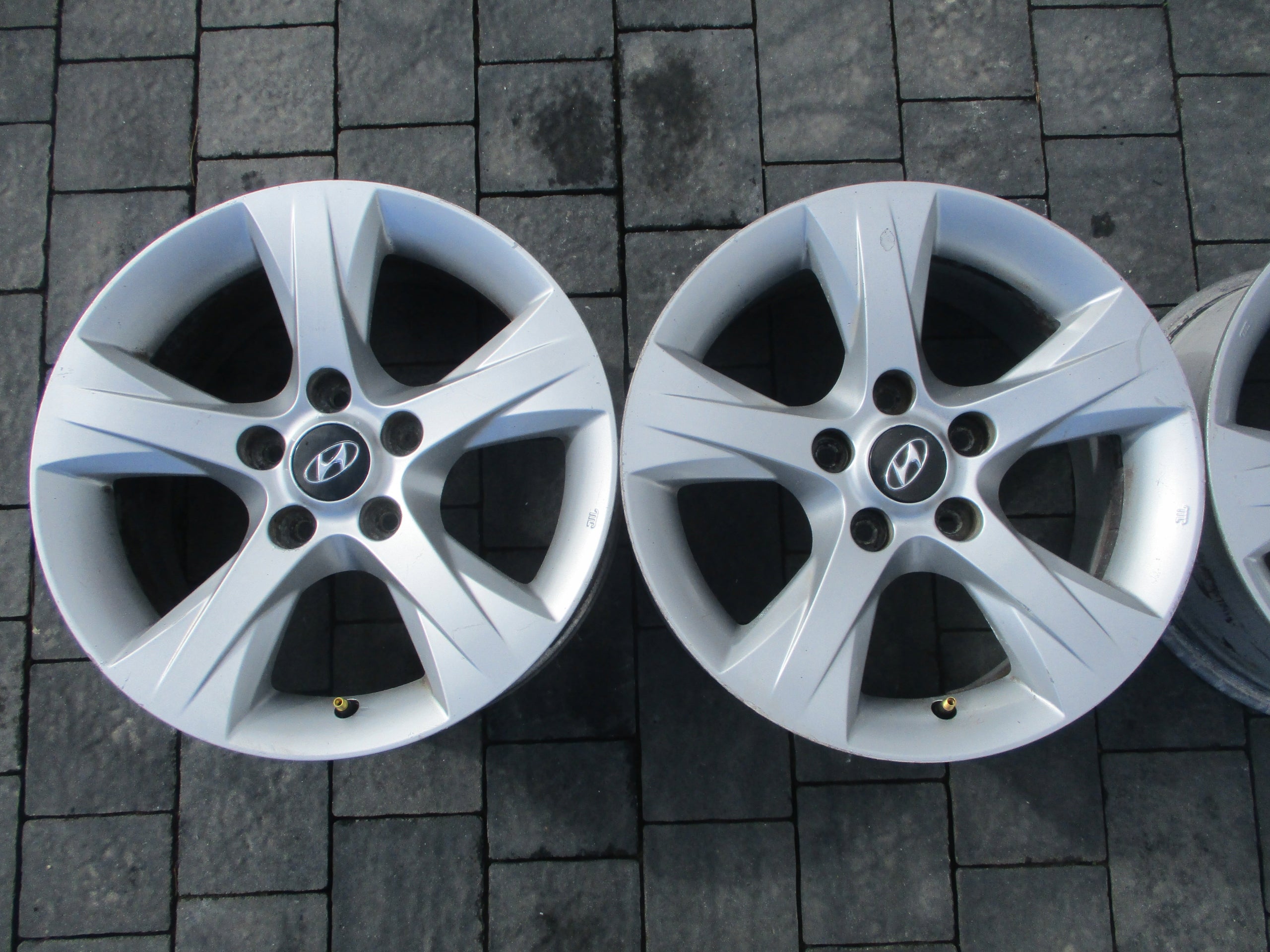 Alu Felge Hyundai Accent Aluminum rim 16 Zoll 7.0J 5x114.3