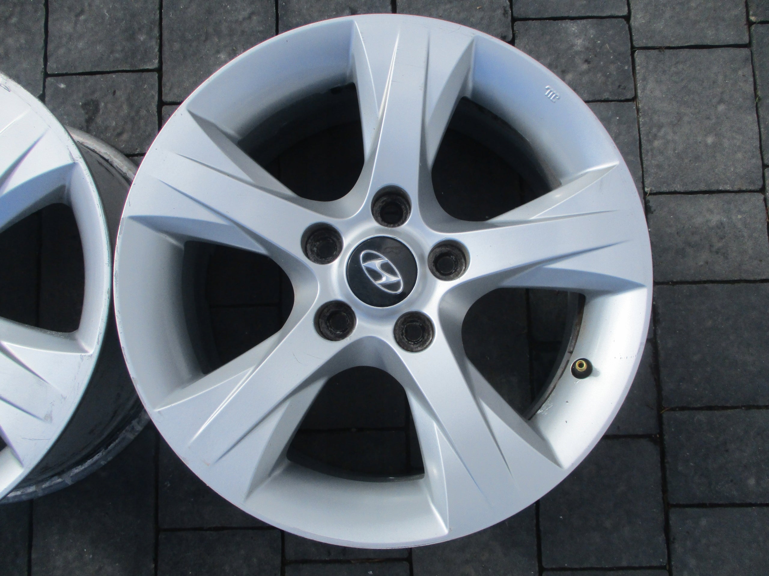 Alu Felge Hyundai Accent Aluminum rim 16 Zoll 7.0J 5x114.3