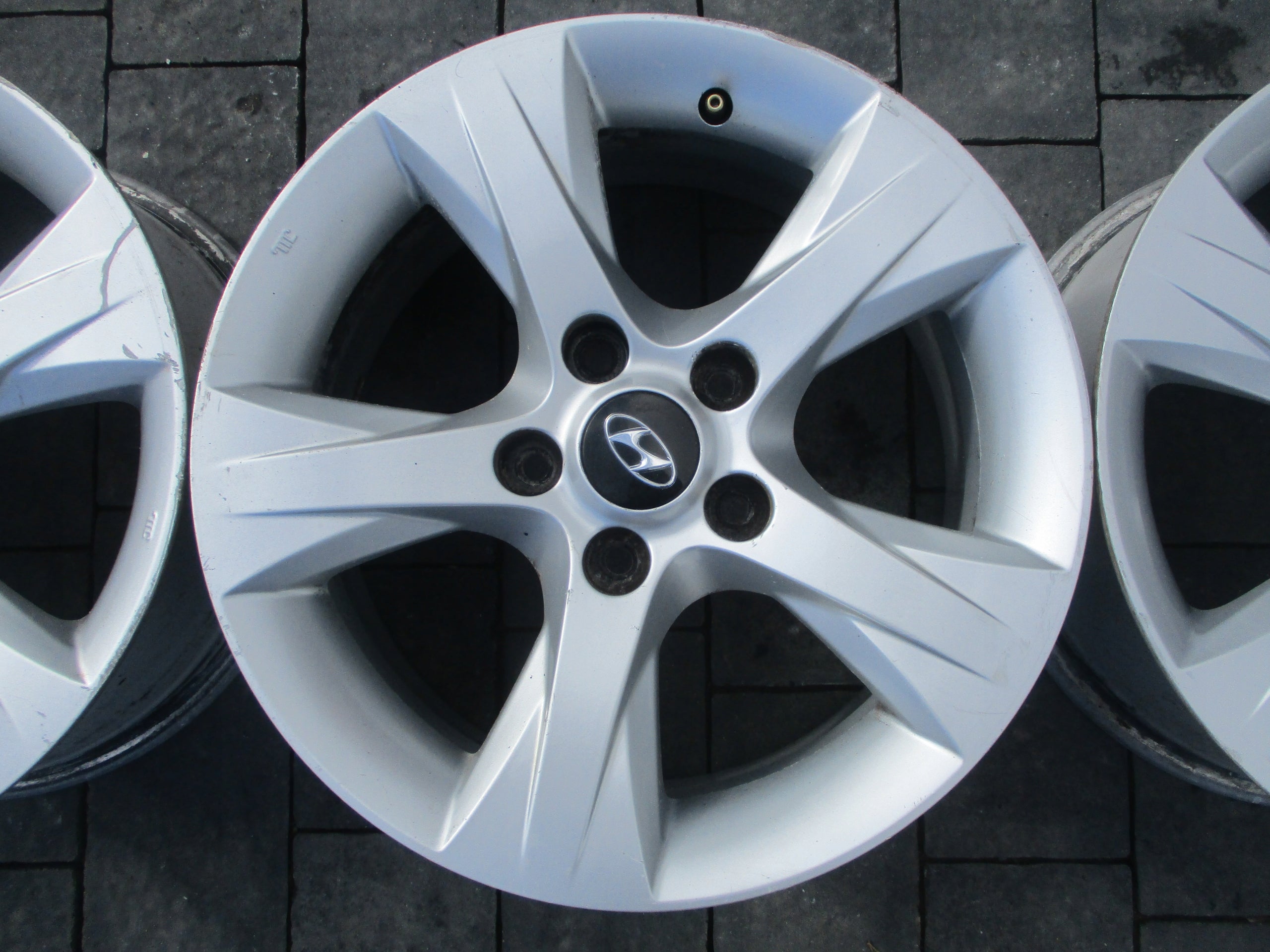 Alu Felge Hyundai Accent Aluminum rim 16 Zoll 7.0J 5x114.3