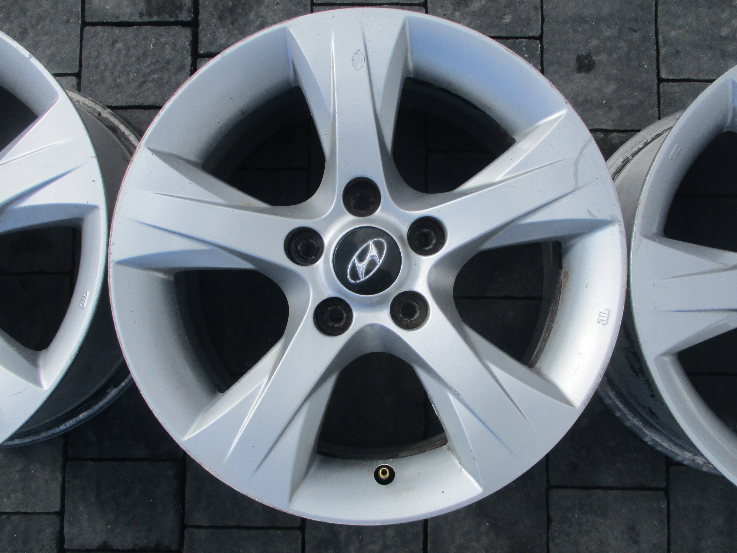 Alu Felge Hyundai Accent Aluminum rim 16 Zoll 7.0J 5x114.3