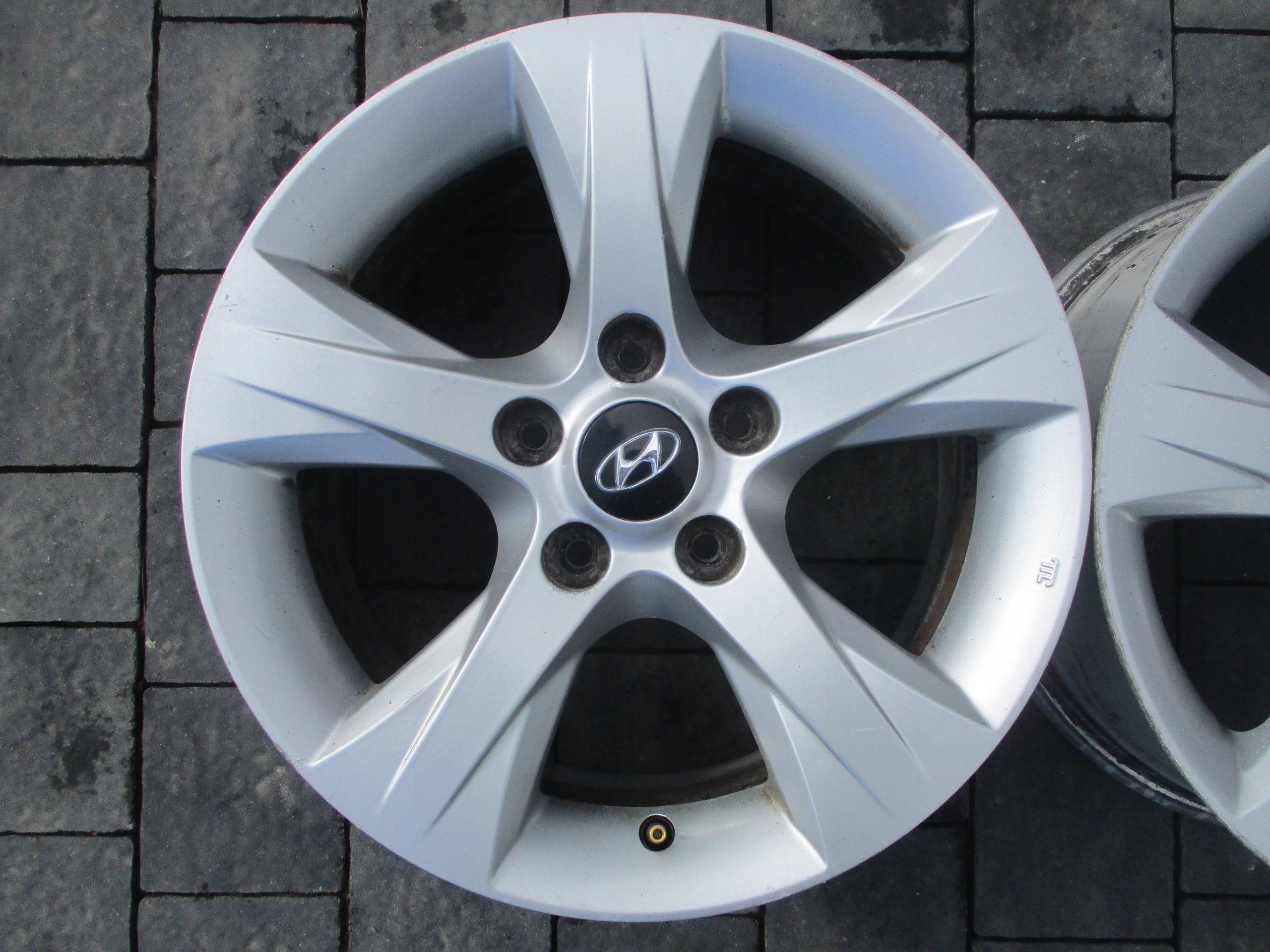 Alu Felge Hyundai Accent Aluminum rim 16 Zoll 7.0J 5x114.3