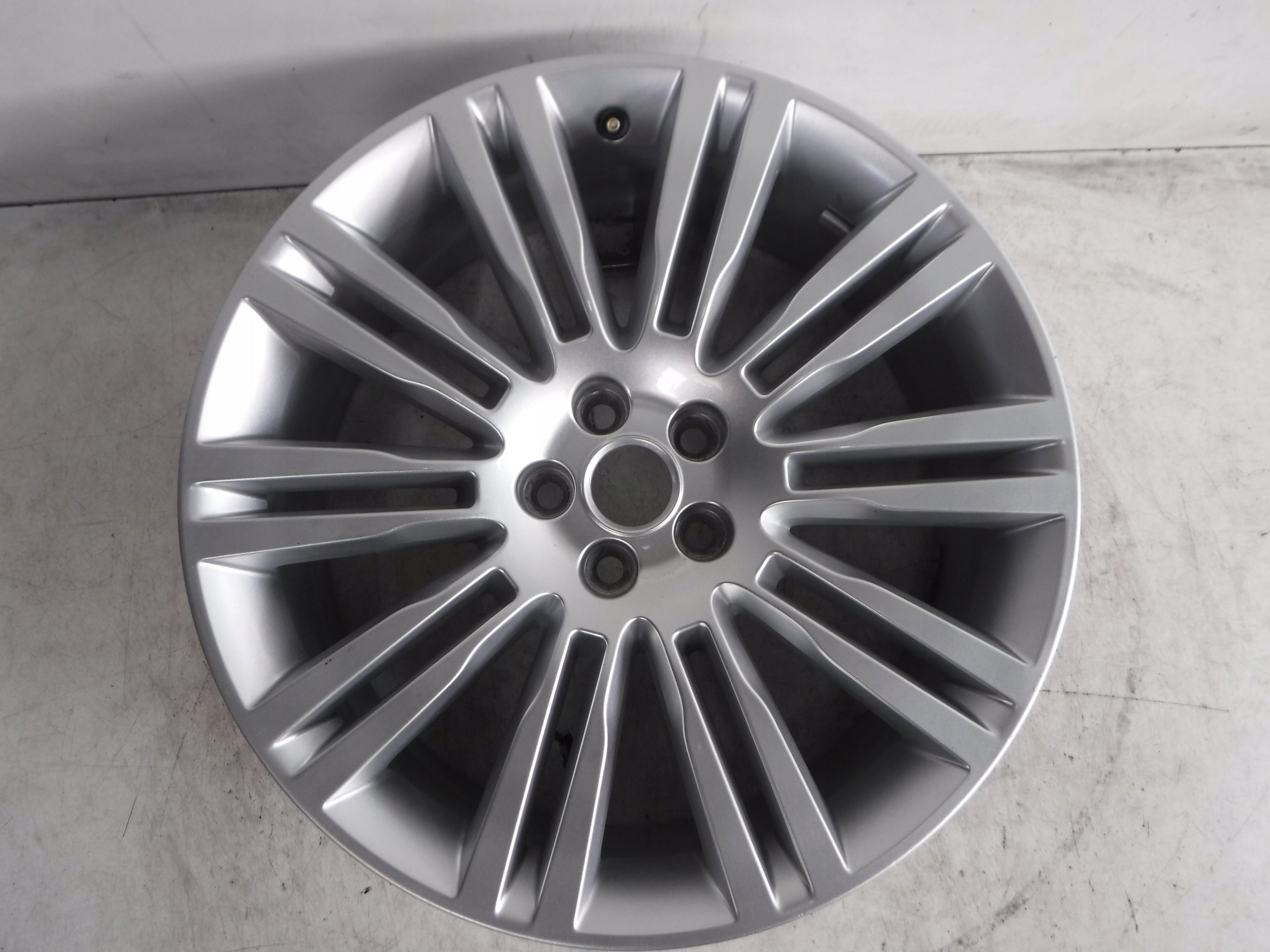 1x Alu Felge Jaguar XJ X351 Aluminum rim 20 Zoll 8.5J 5x108 45ET HK831007JB