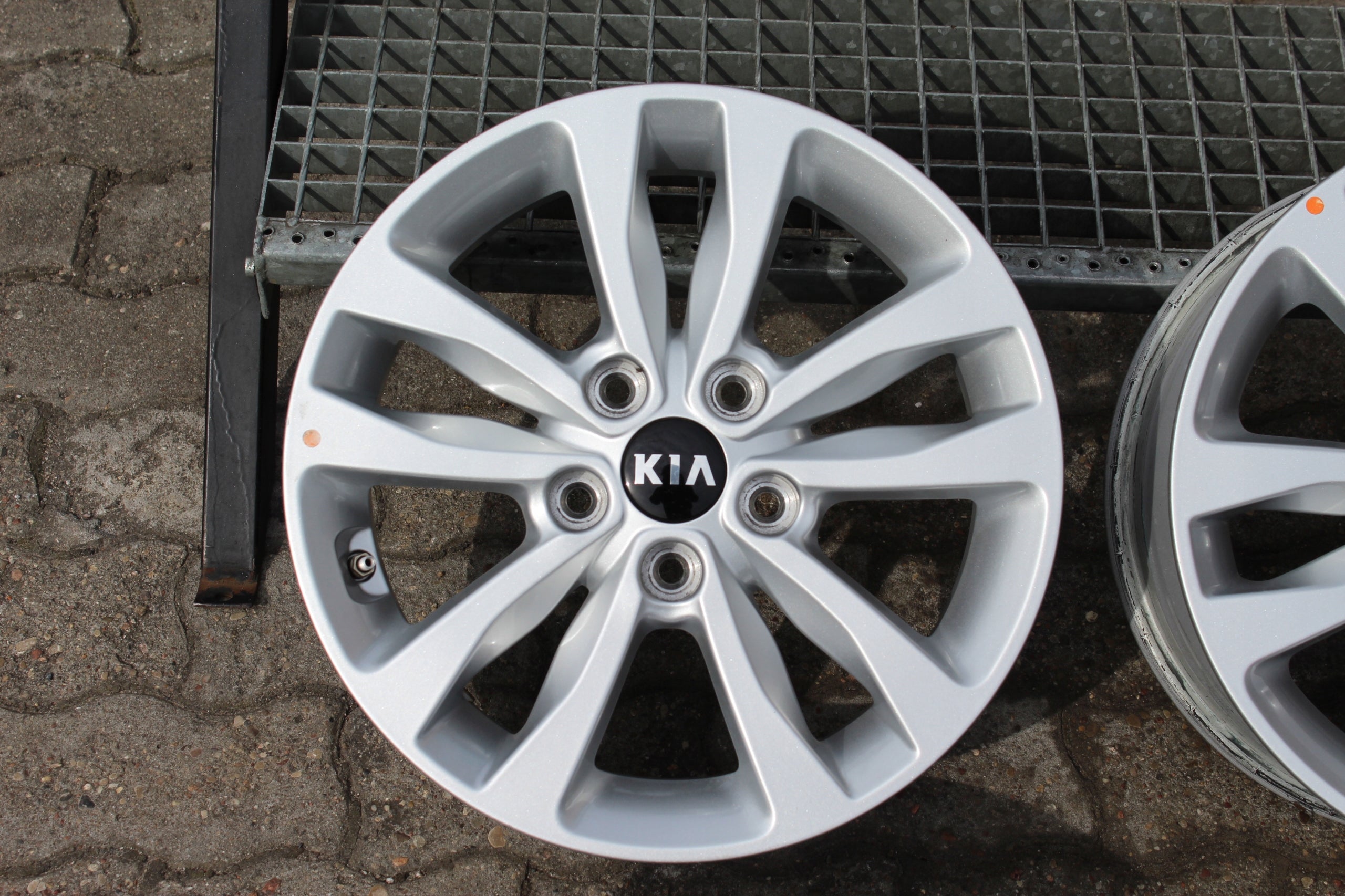 Alu Felge Kia Ceed Aluminum rim 16 Zoll 6.5J 5x114.3 50ET 52910A2830