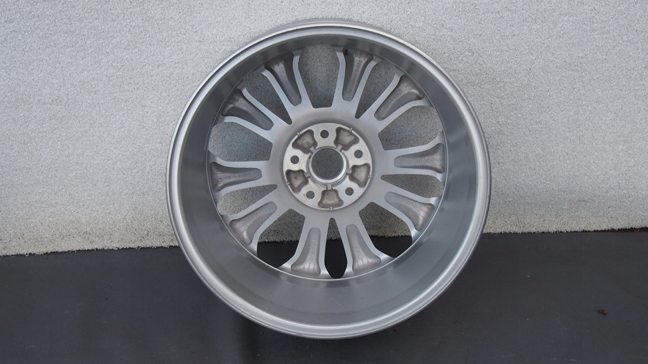 1x Alu Felge Kia Sorento Aluminum rim 18 Zoll 7.5J 5x114.3 50,5ET 529102P280