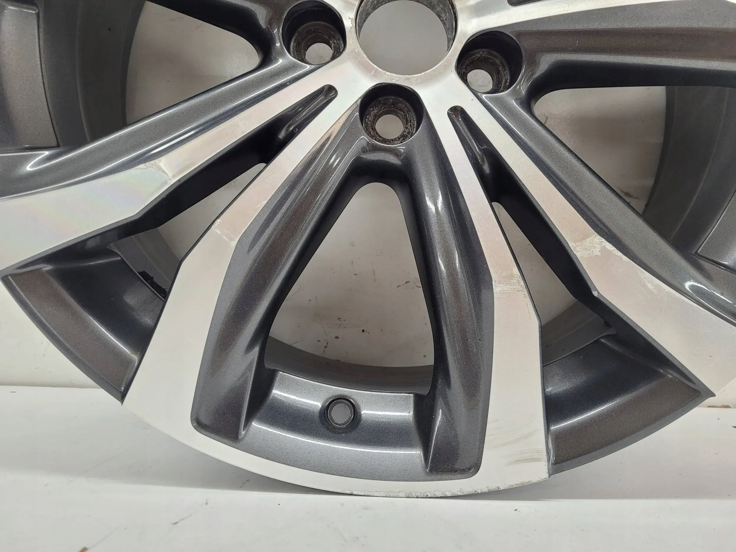 1x Alu Felge Lexus RX Aluminum rim 20 Zoll 8.0J 5x114.3 30ET