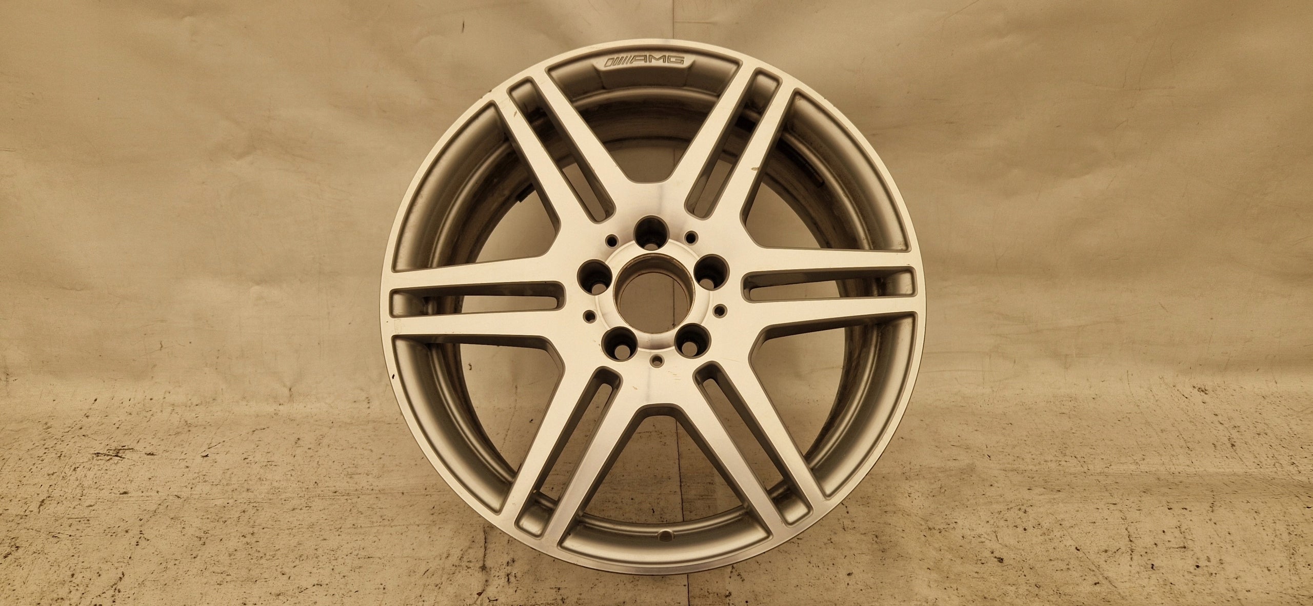 1x Alu Felge Mercedes-Benz W254 Aluminum rim 18 Zoll 8.5J 5x112 48ET A2124012302