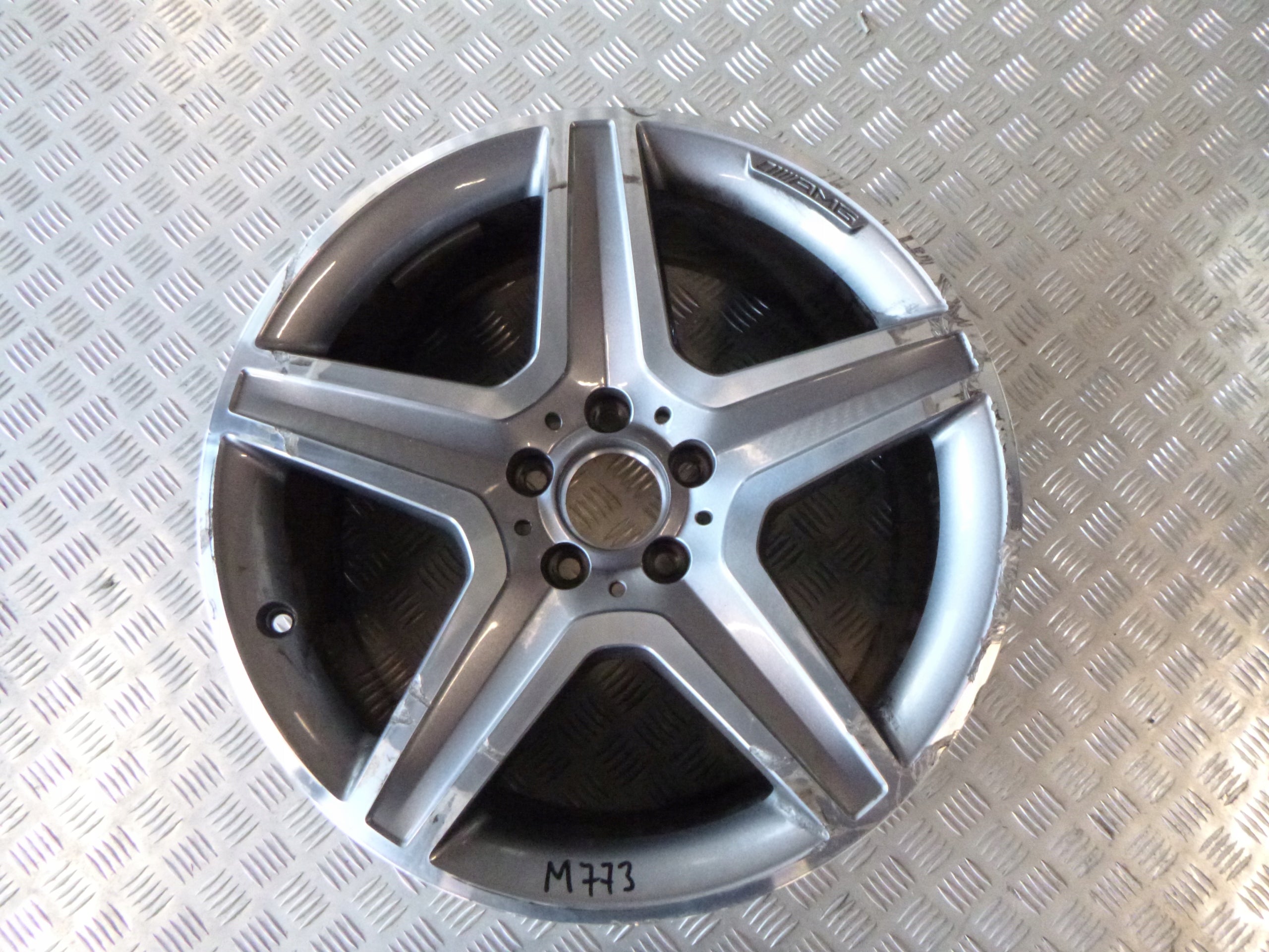 1x Alu Felge Mercedes-Benz W251 Aluminum rim 19 Zoll 8.0J 5x112 43,5ET