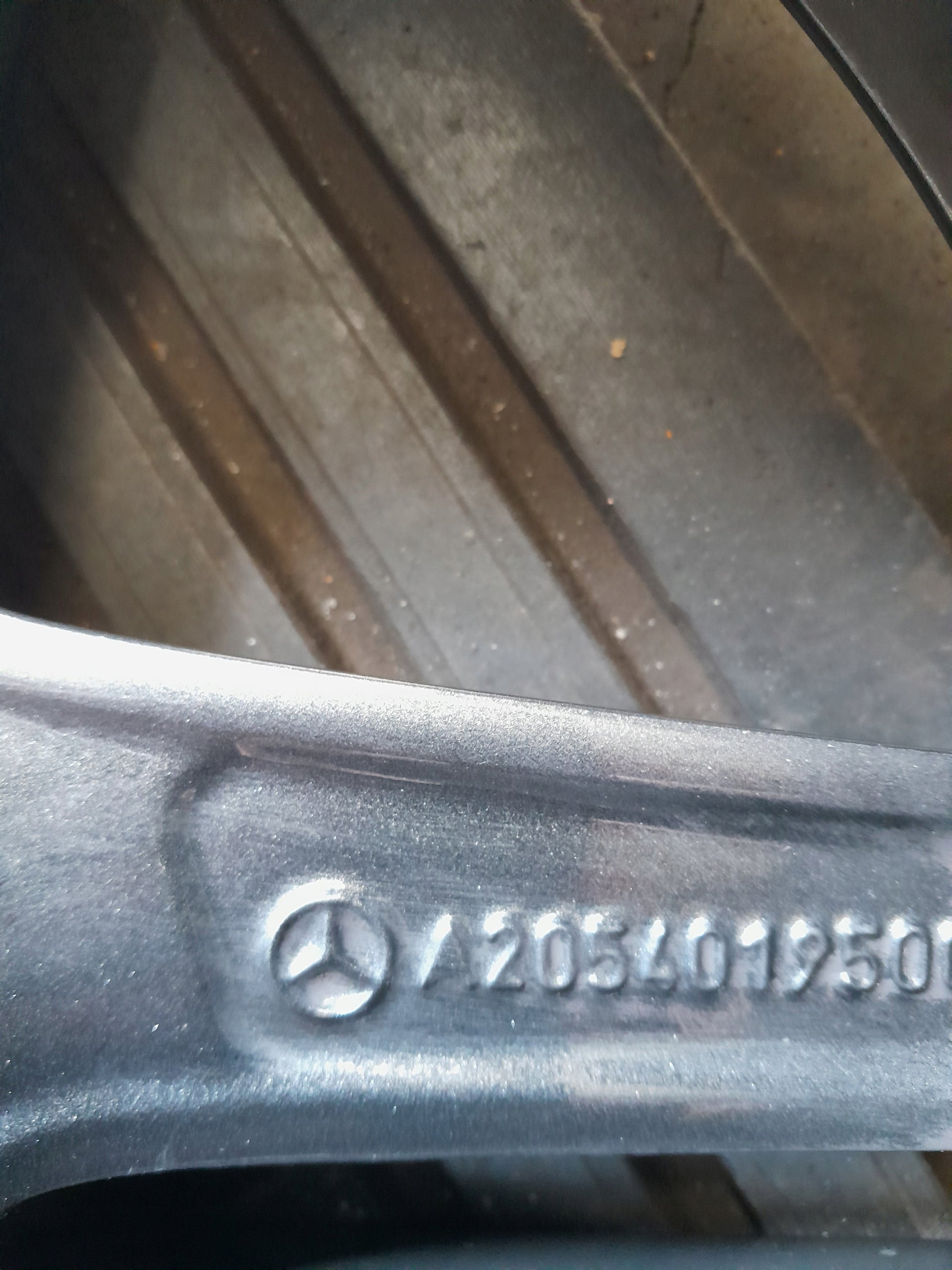 1x Alu Felge Mercedes-Benz 205 W205 Aluminum rim 18 Zoll 7.5J 5x112 44ET