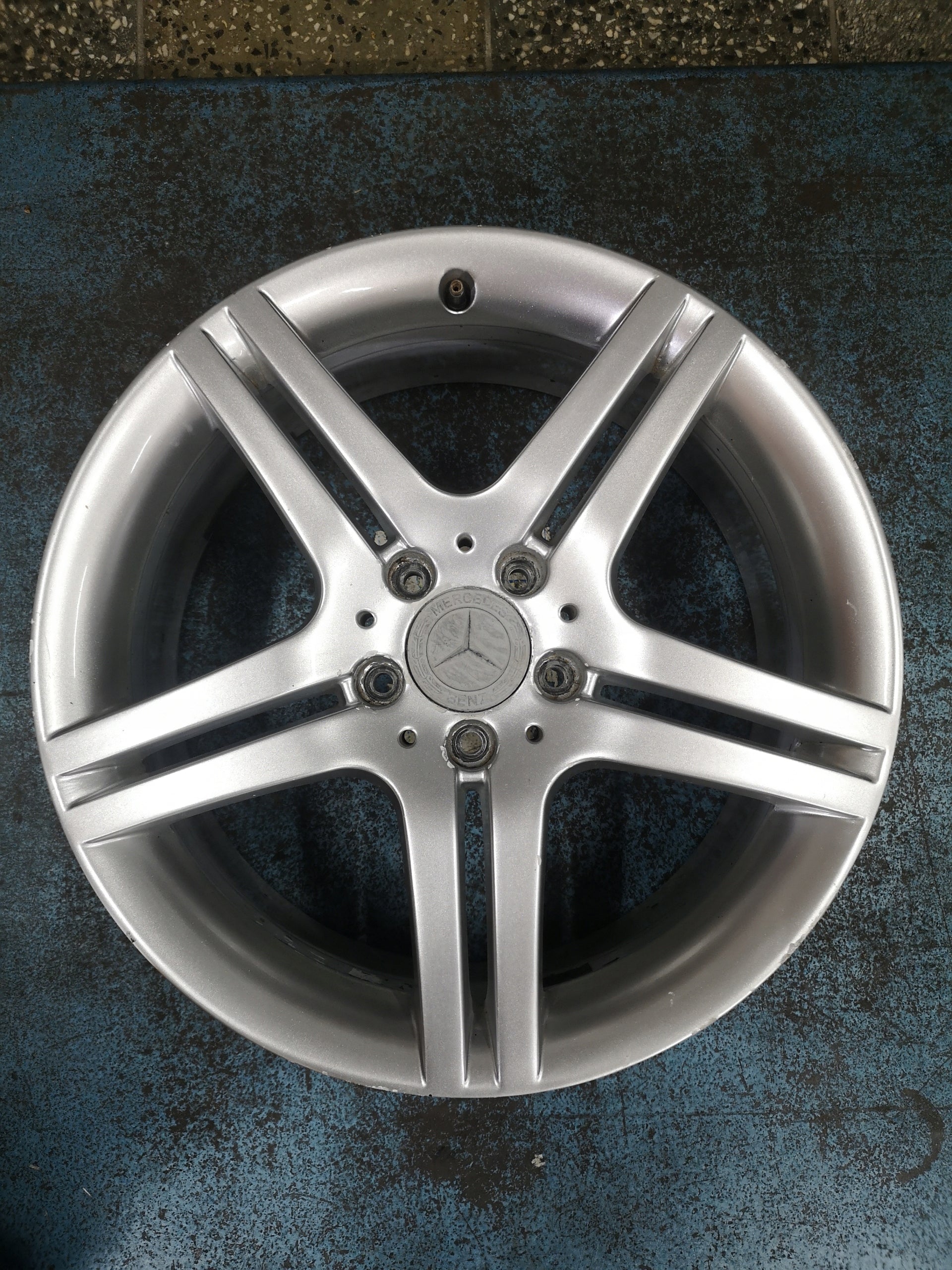 1x Alu Felge Mercedes-Benz W199 Aluminum rim 18 Zoll 7.5J 5x112 36ET A2034015502