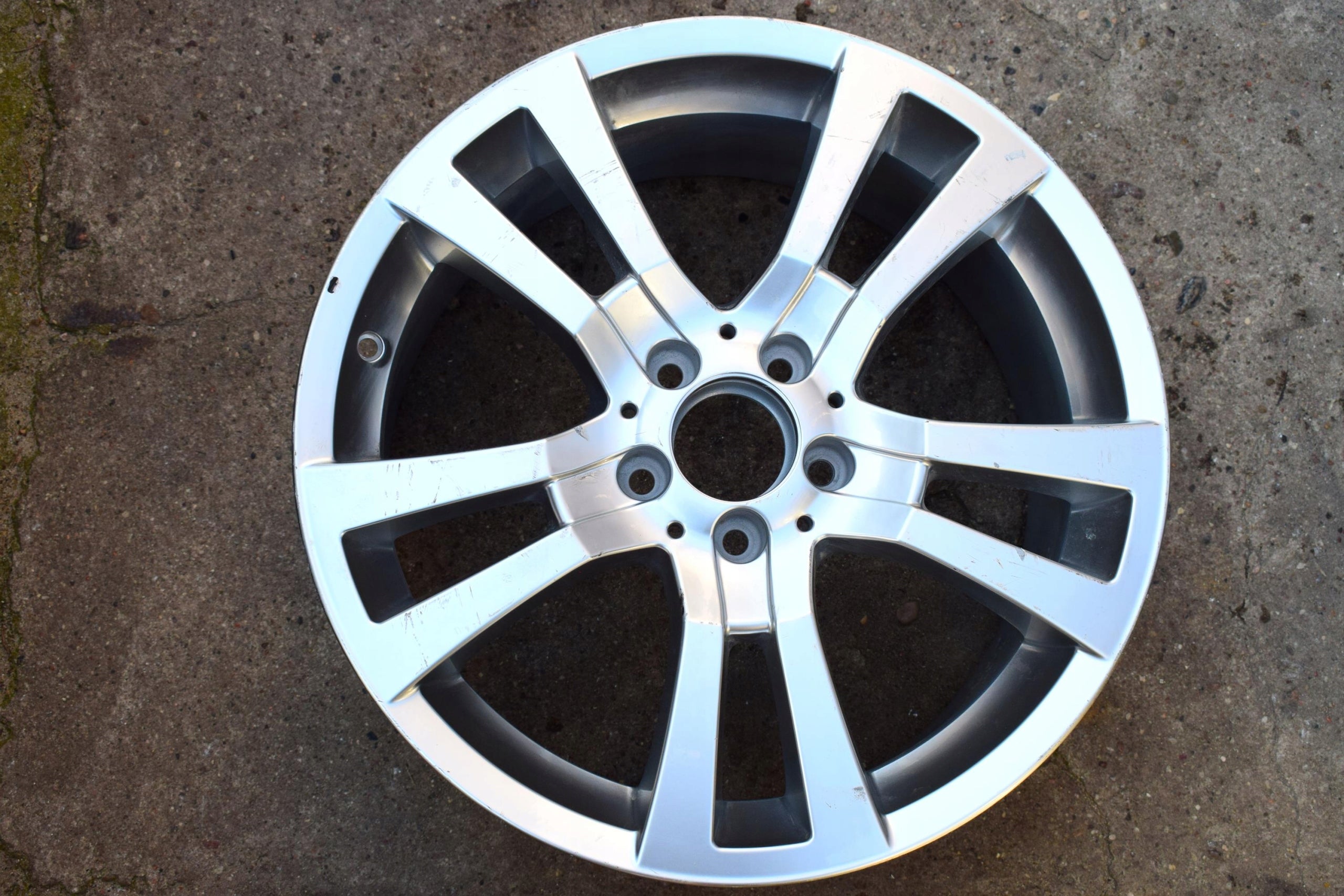 1x Alu Felge Mercedes-Benz W204 Aluminum rim 18 Zoll 8.5J 5x112 58ET