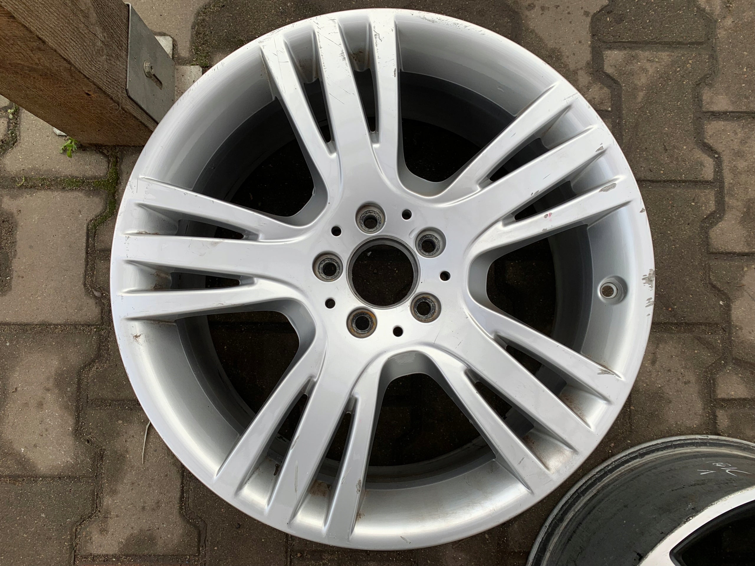 1x Alu Felge Mercedes-Benz W204 Aluminum rim 19 Zoll 8.5J 5x112