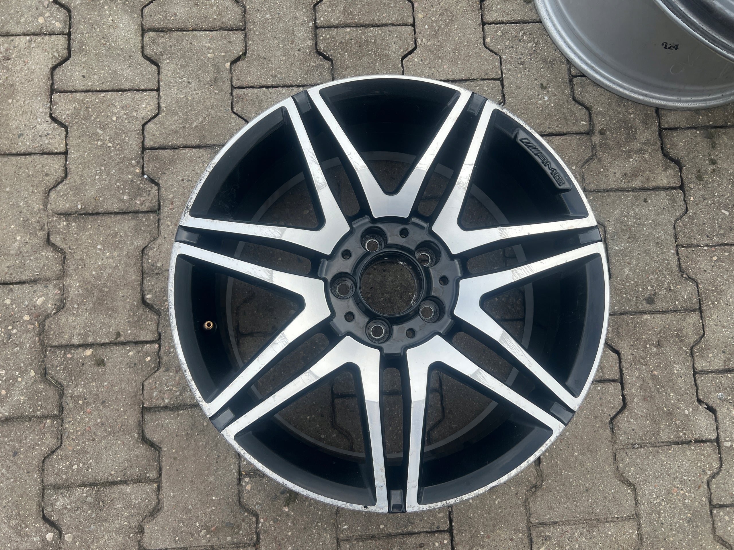 1x Alu Felge Mercedes-Benz W204 Aluminum rim 18 Zoll 8.5J 5x112 54ET A2044010704