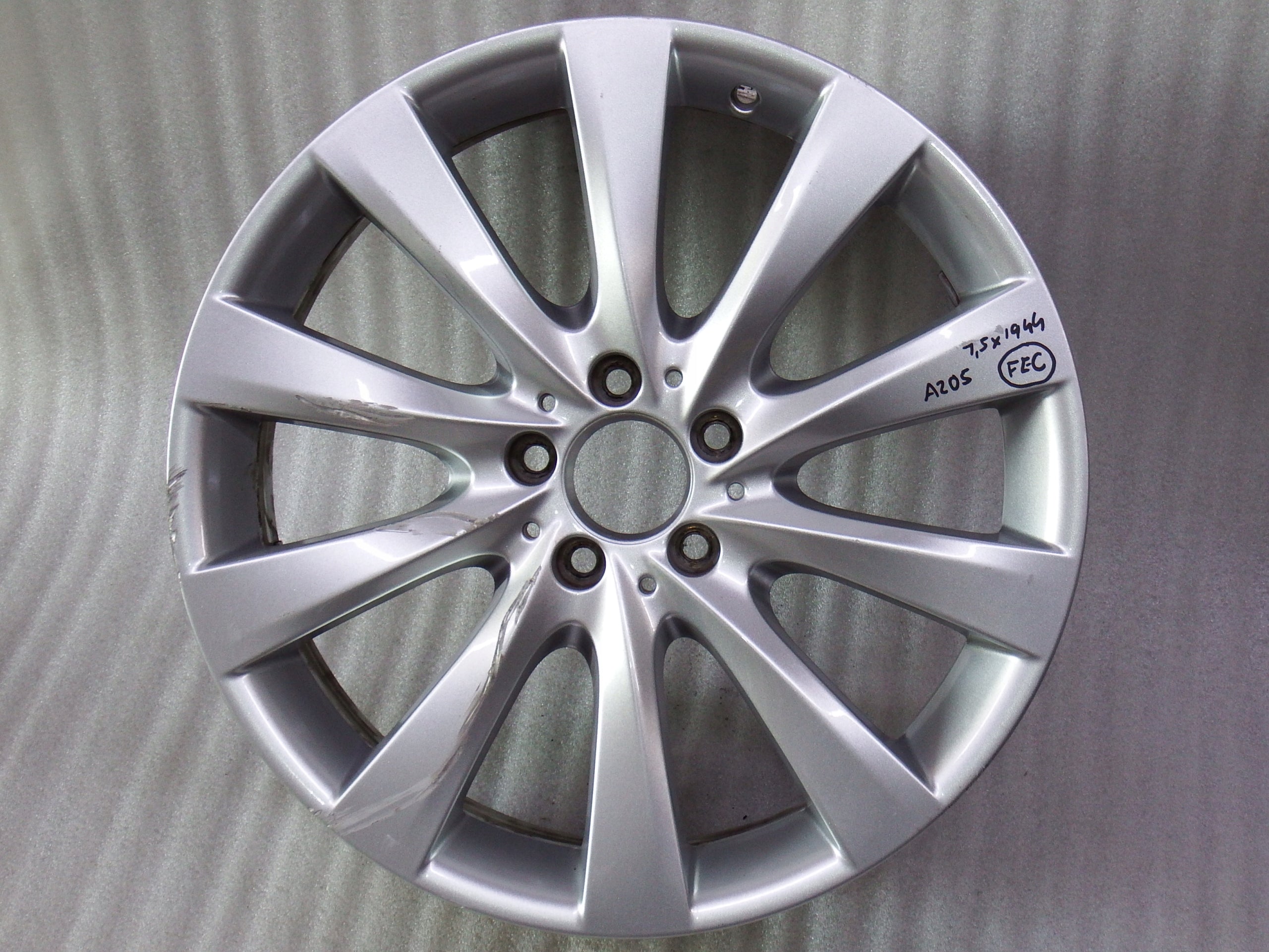 1x Alu Felge Mercedes-Benz 205 W205 Aluminum rim 19 Zoll 7.5J 5x112 44ET