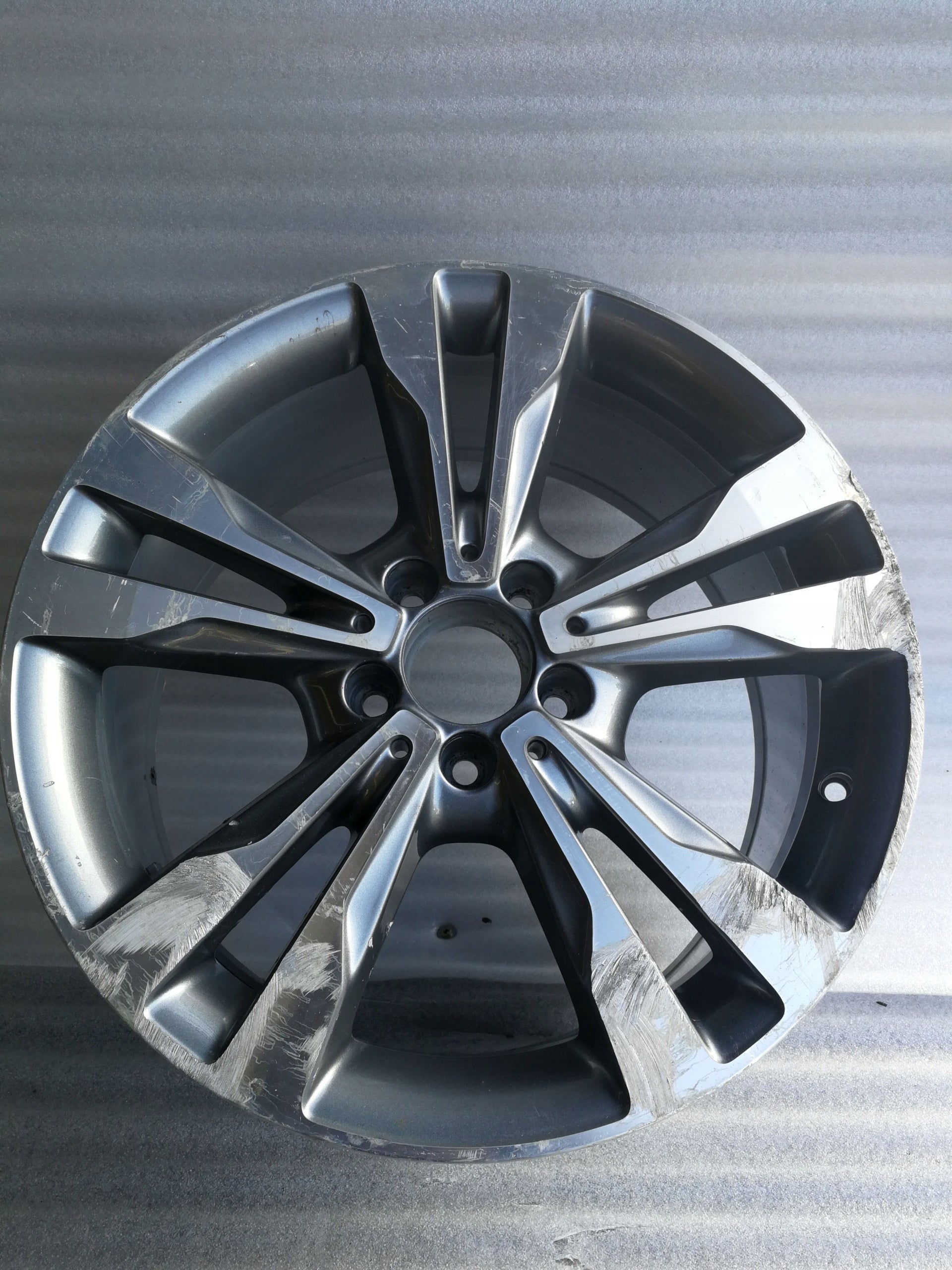 1x Alu Felge Mercedes-Benz 205 W205 Aluminum rim 18 Zoll 8.5J 5x112 56ET