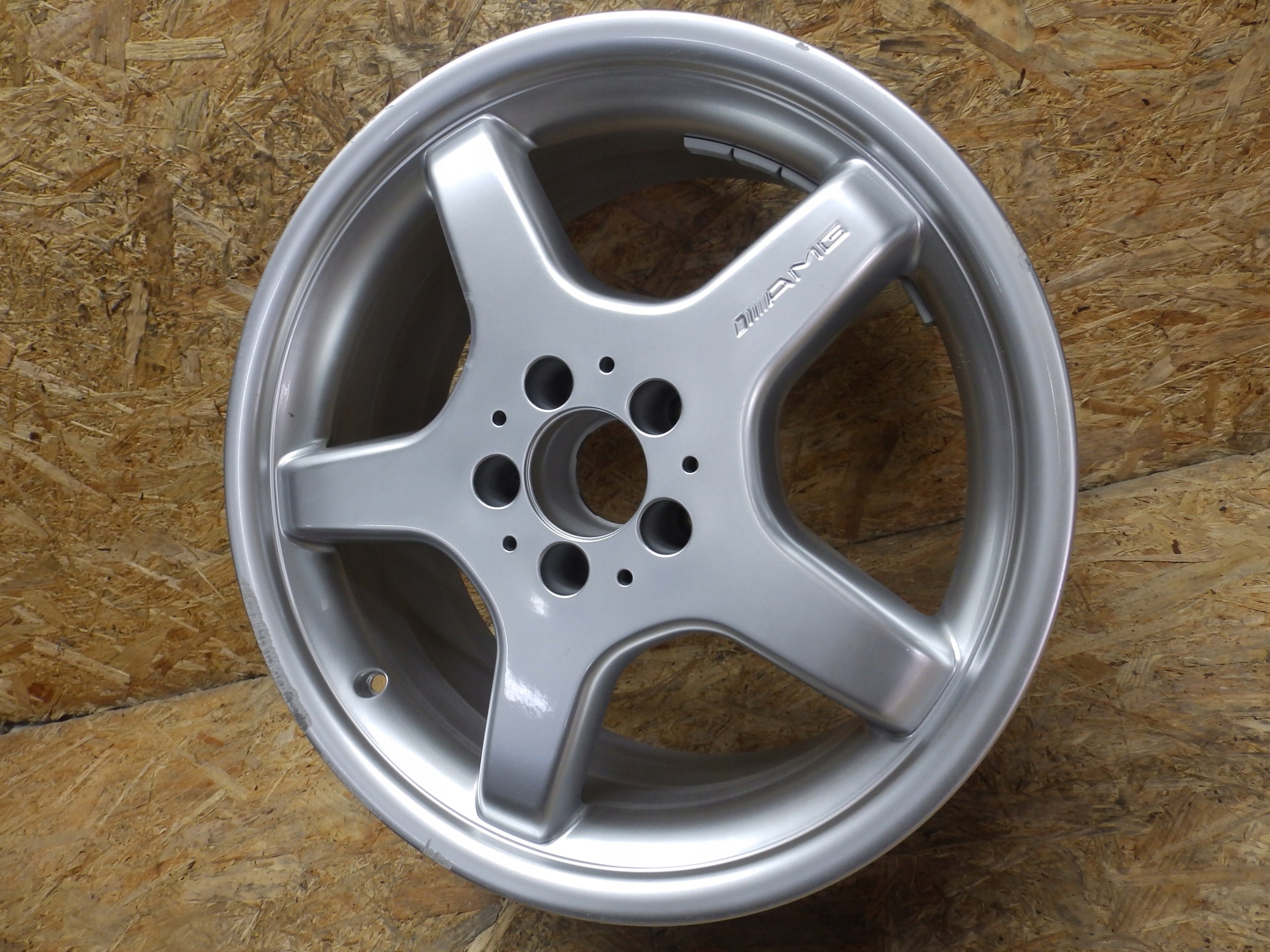 1x Alu Felge Mercedes-Benz W211 Aluminum rim 18 Zoll 8.0J 5x112 30ET