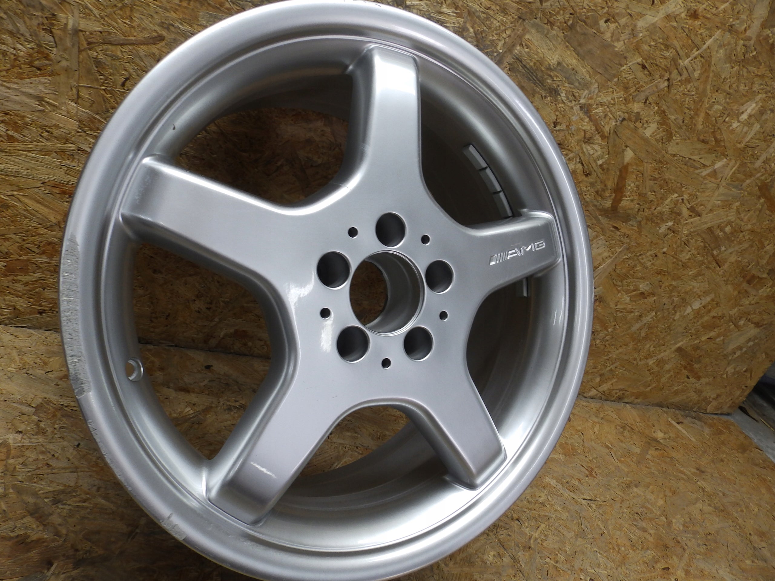 1x Alu Felge Mercedes-Benz W211 Aluminum rim 18 Zoll 8.0J 5x112 30ET