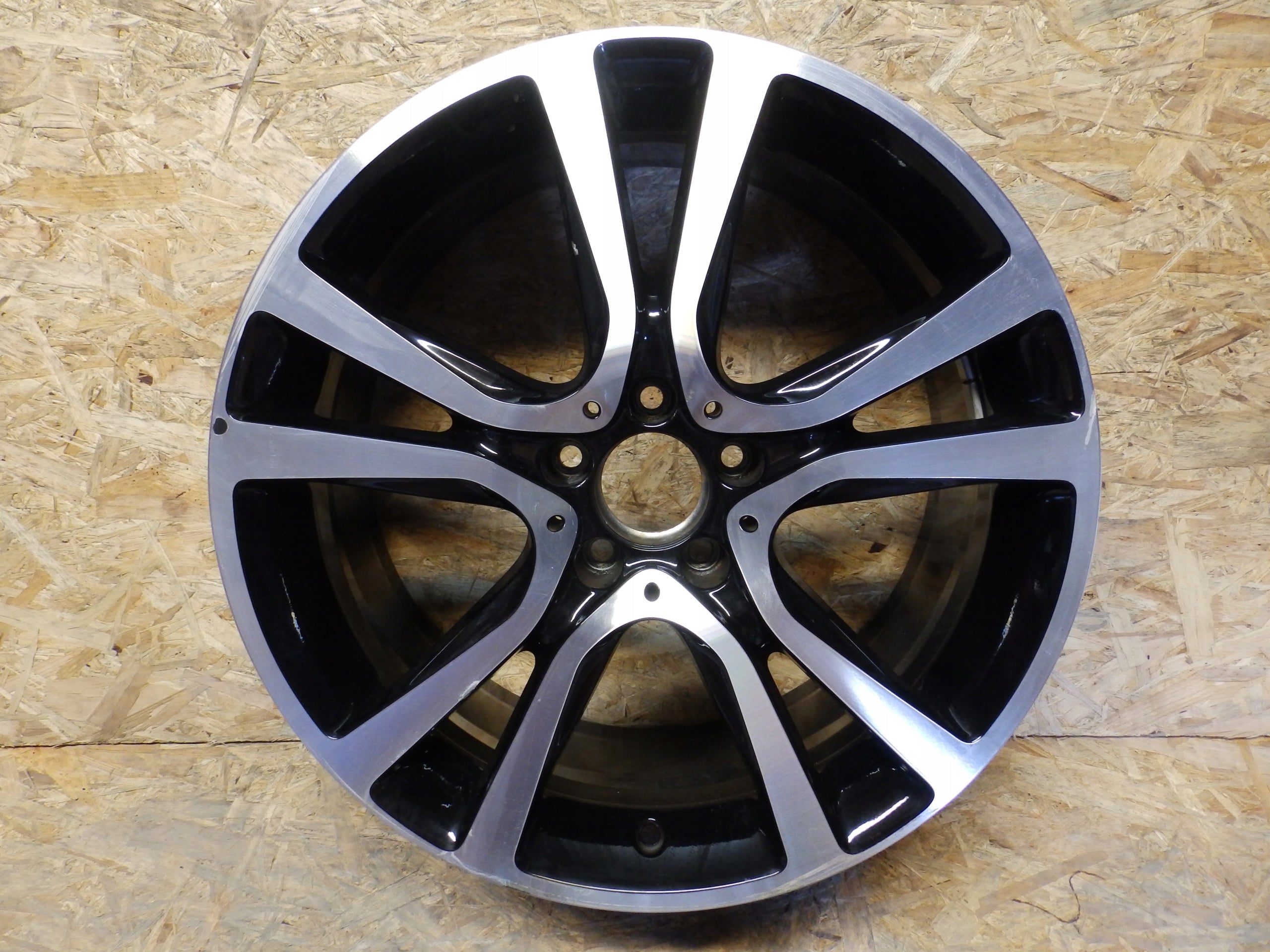 1x Alu Felge Mercedes-Benz W212 Aluminum rim 19 Zoll 8.5J 5x112 48ET