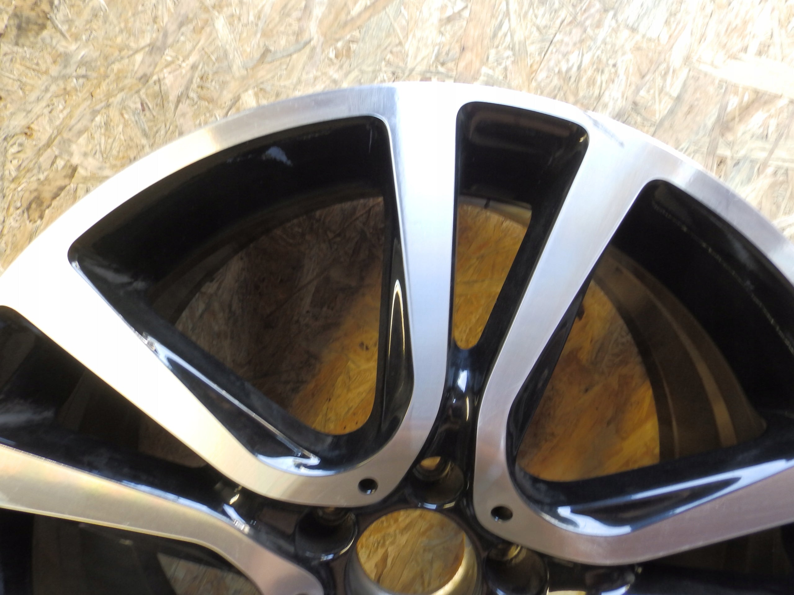 1x Alu Felge Mercedes-Benz W212 Aluminum rim 19 Zoll 8.5J 5x112 48ET