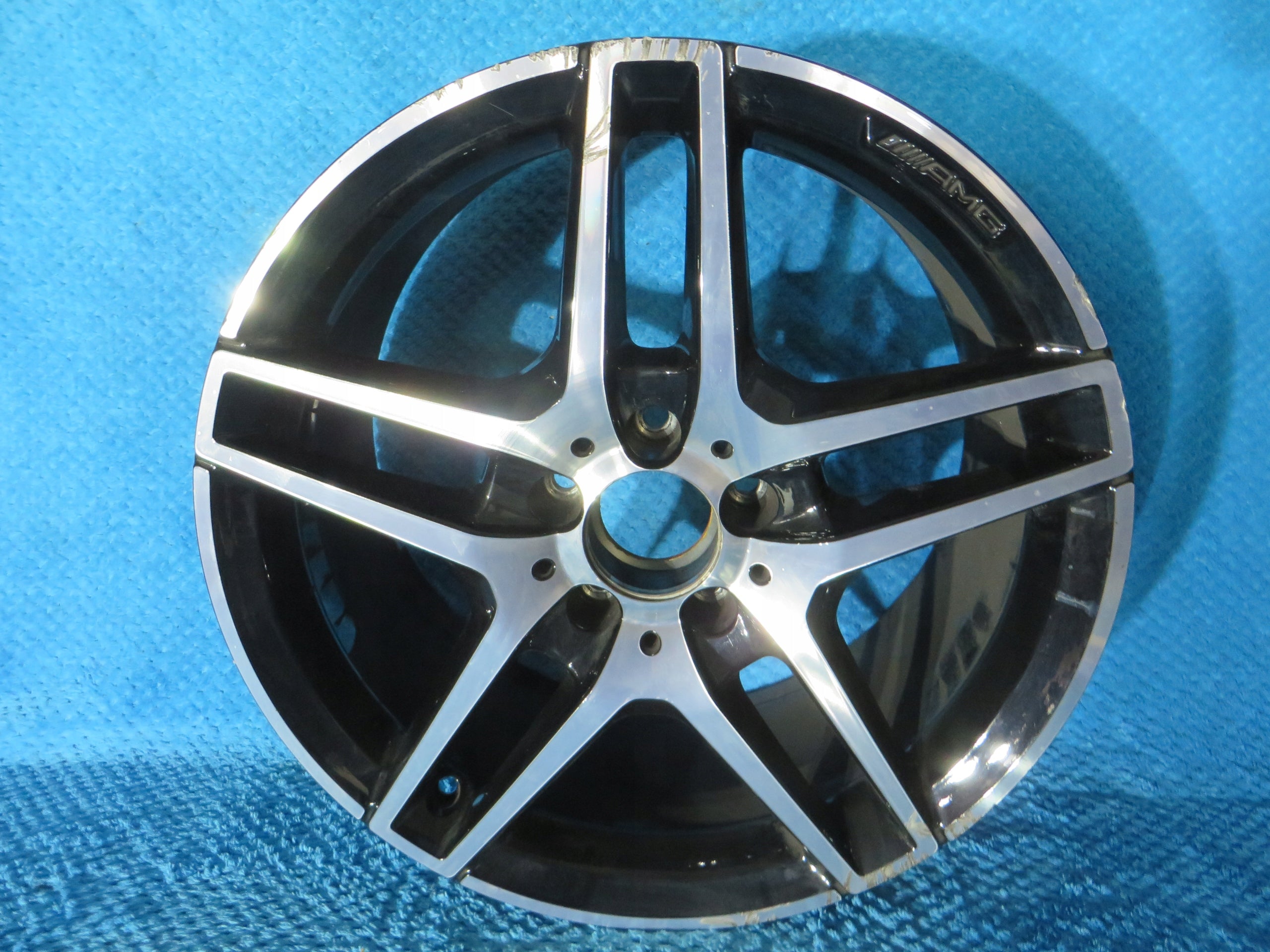 1x Alu Felge Mercedes-Benz W212 Aluminum rim 18 Zoll 8.5J 5x112 48ET