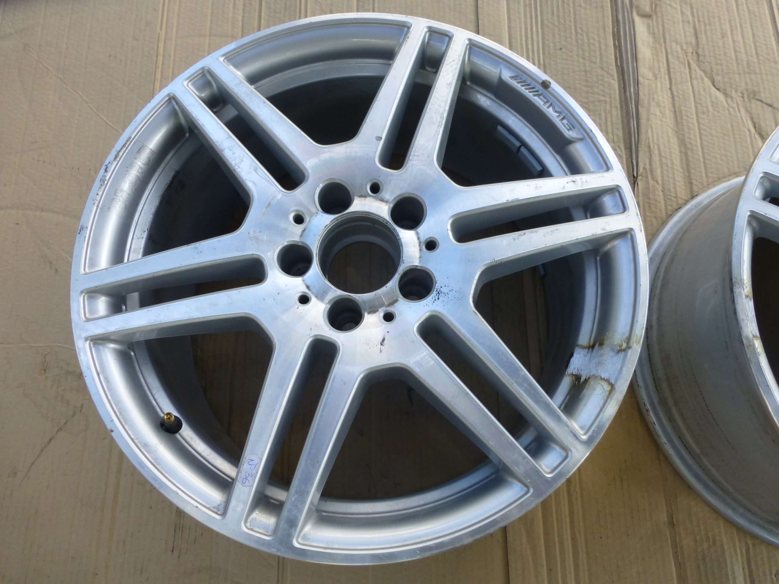 1x Alu Felge Mercedes-Benz W212 Aluminum rim 18 Zoll 8.5J 5x112