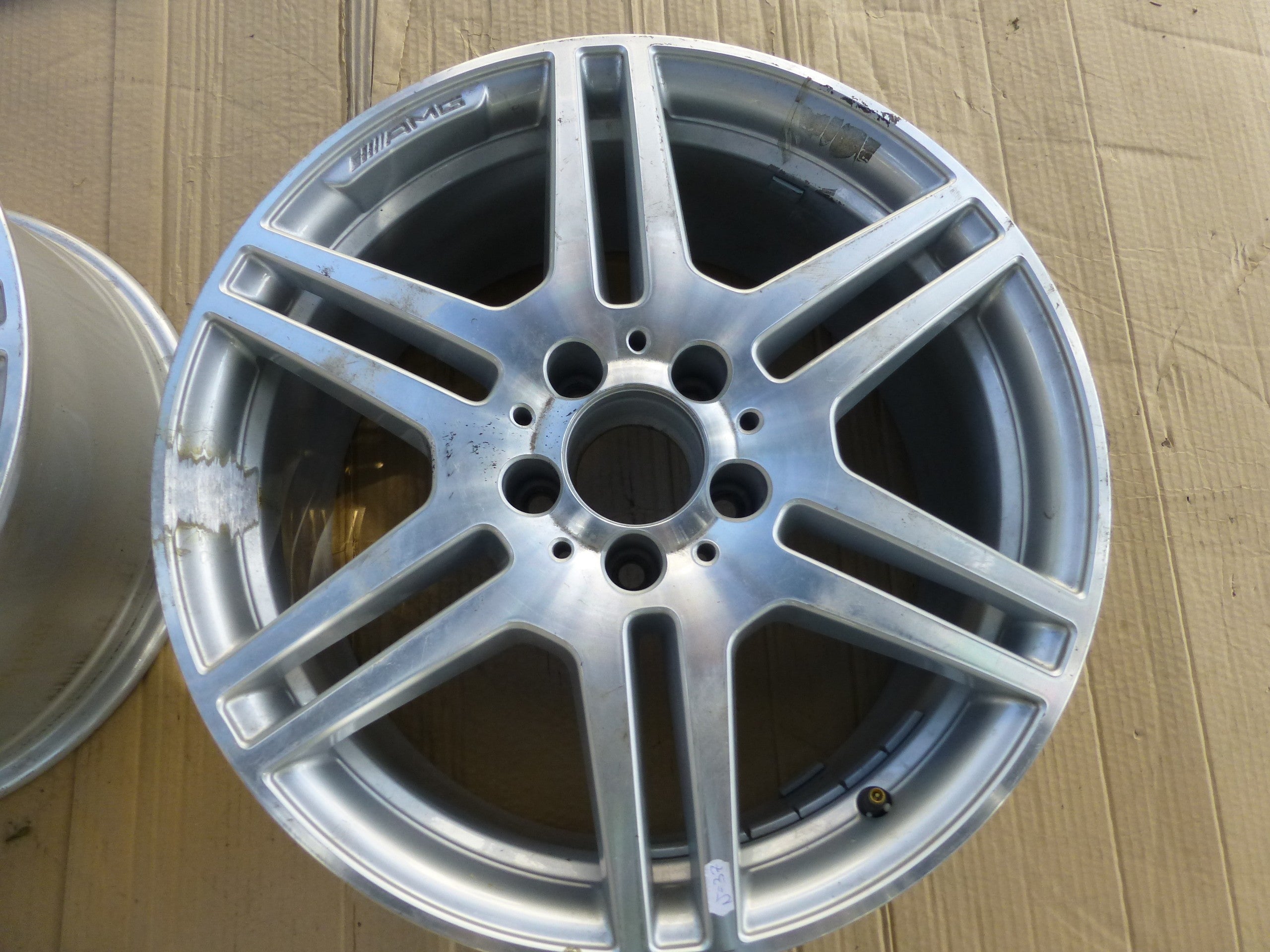 1x Alu Felge Mercedes-Benz W212 Aluminum rim 18 Zoll 8.5J 5x112