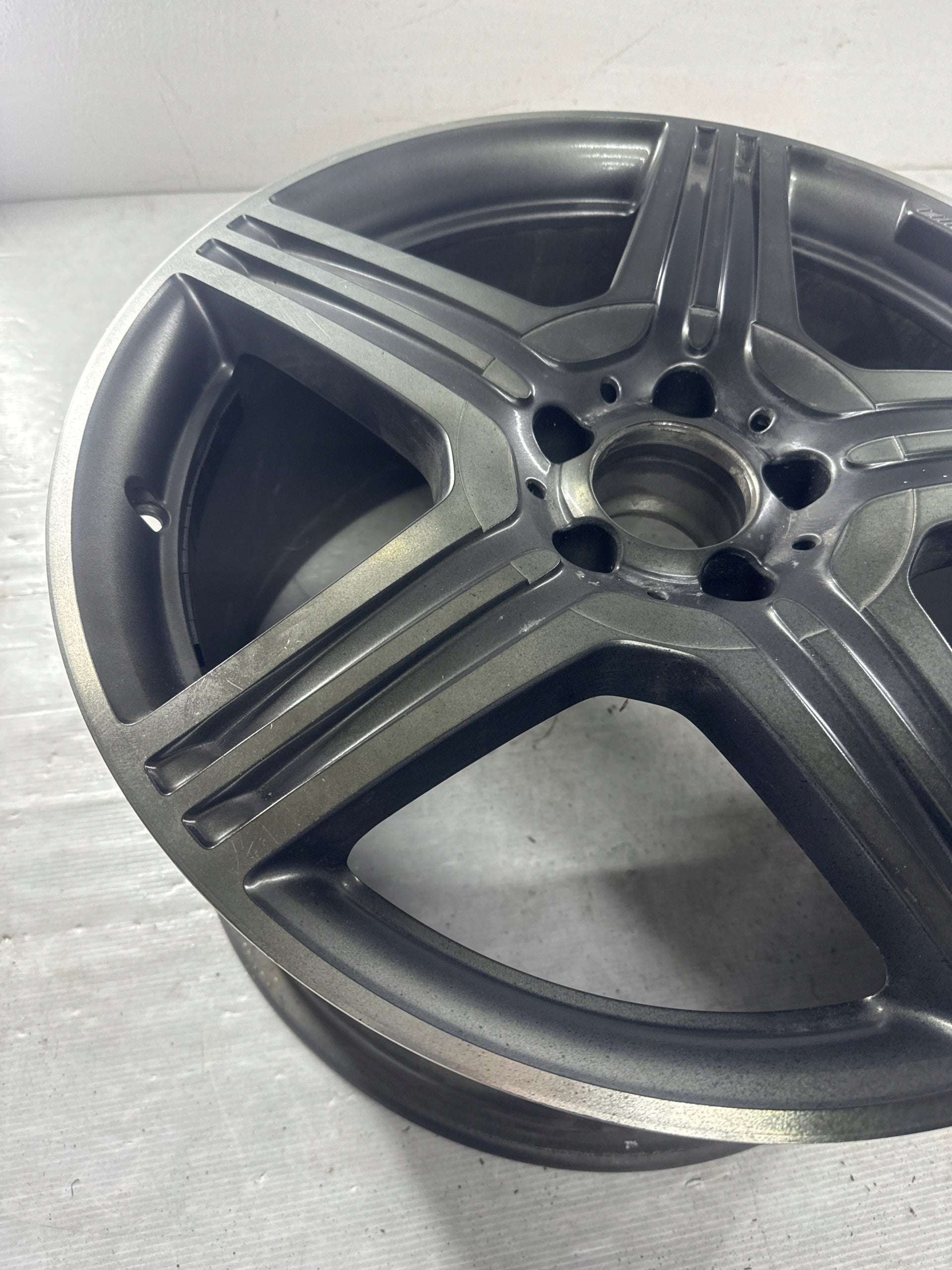 1x Alu Felge Mercedes-Benz W213 Aluminum rim 19 Zoll 10.0J 5x112