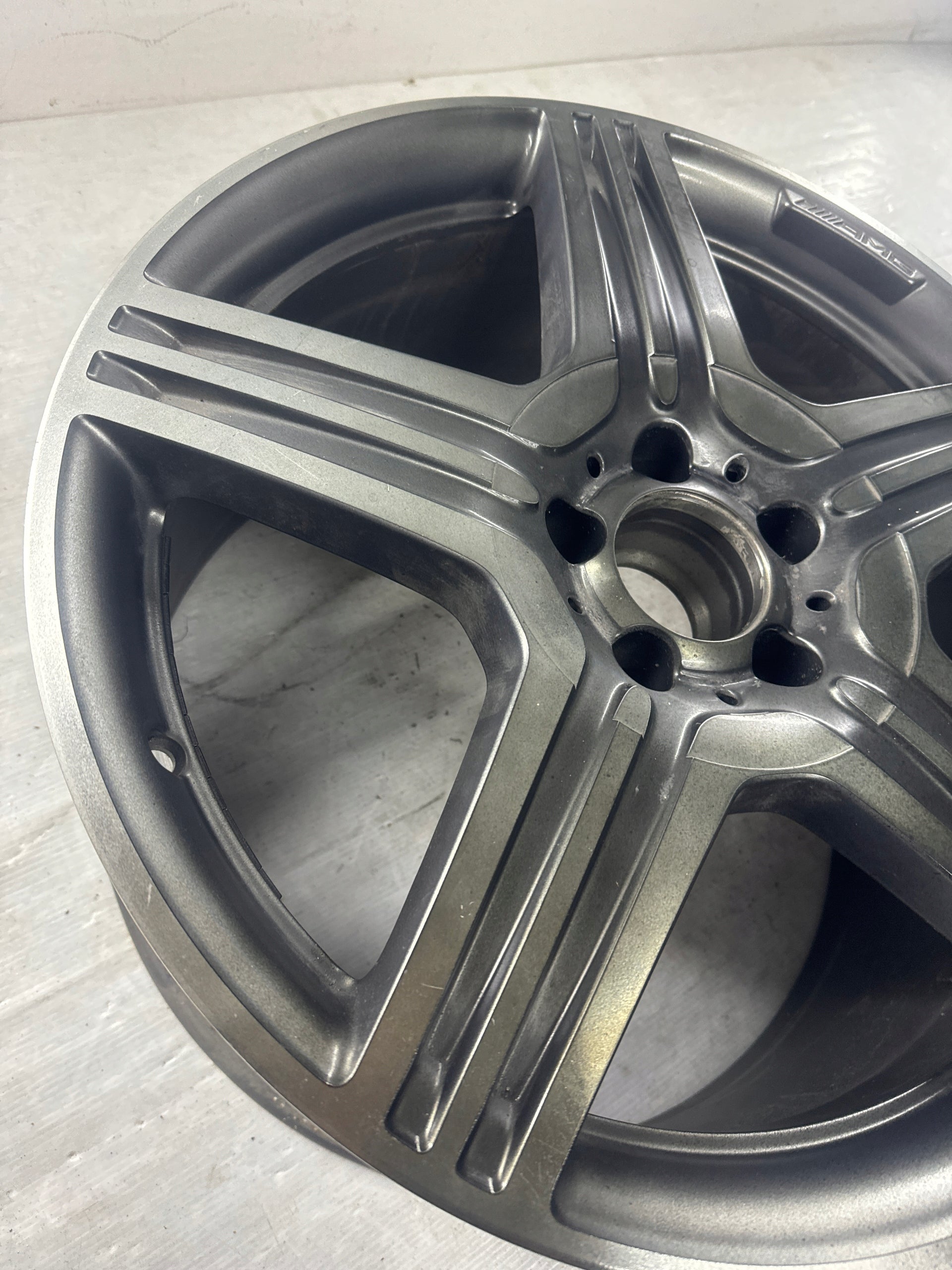 1x Alu Felge Mercedes-Benz W213 Aluminum rim 19 Zoll 10.0J 5x112