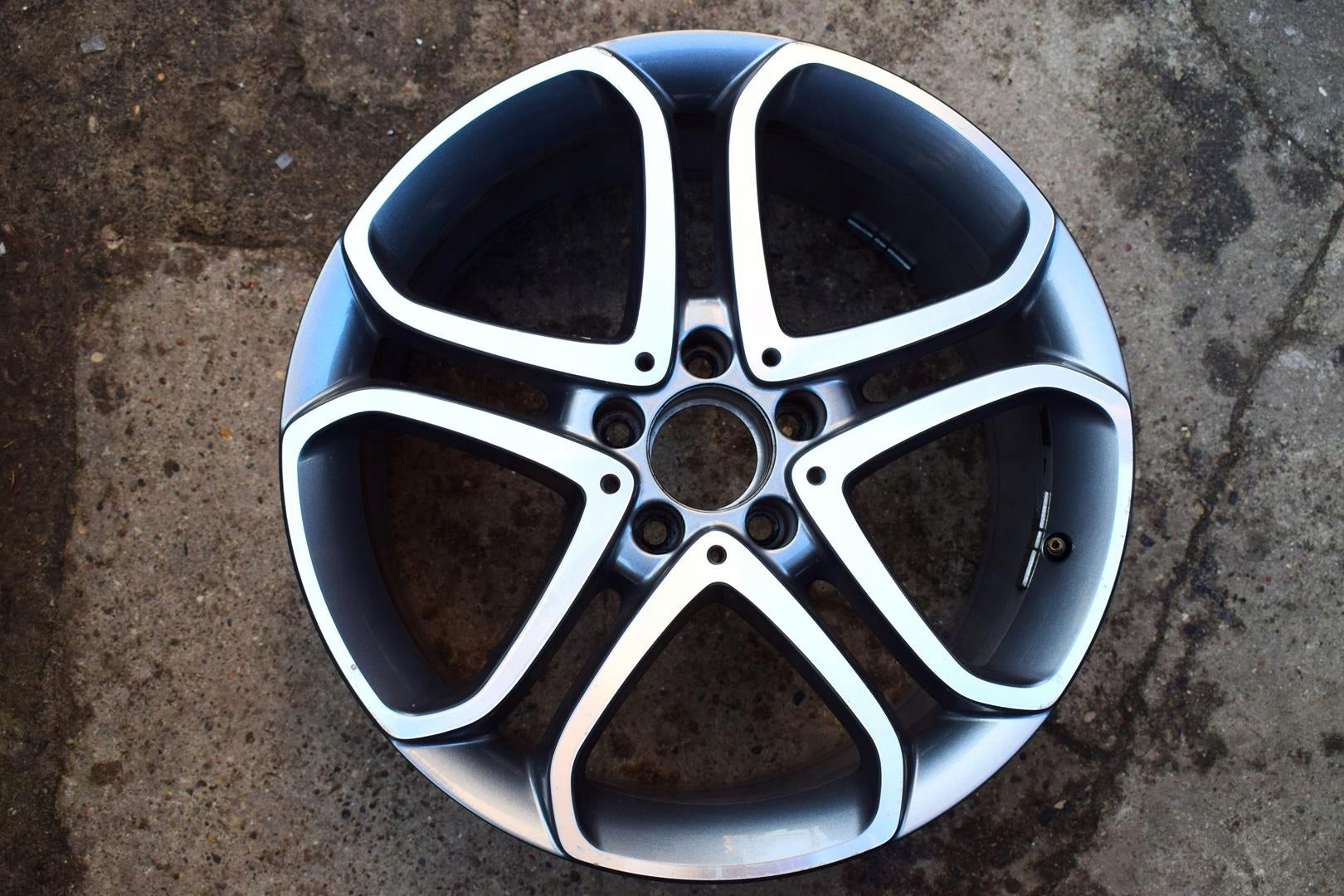 1x Alu Felge Mercedes-Benz W218 Aluminum rim 18 Zoll 9.5J 5x112 48ET