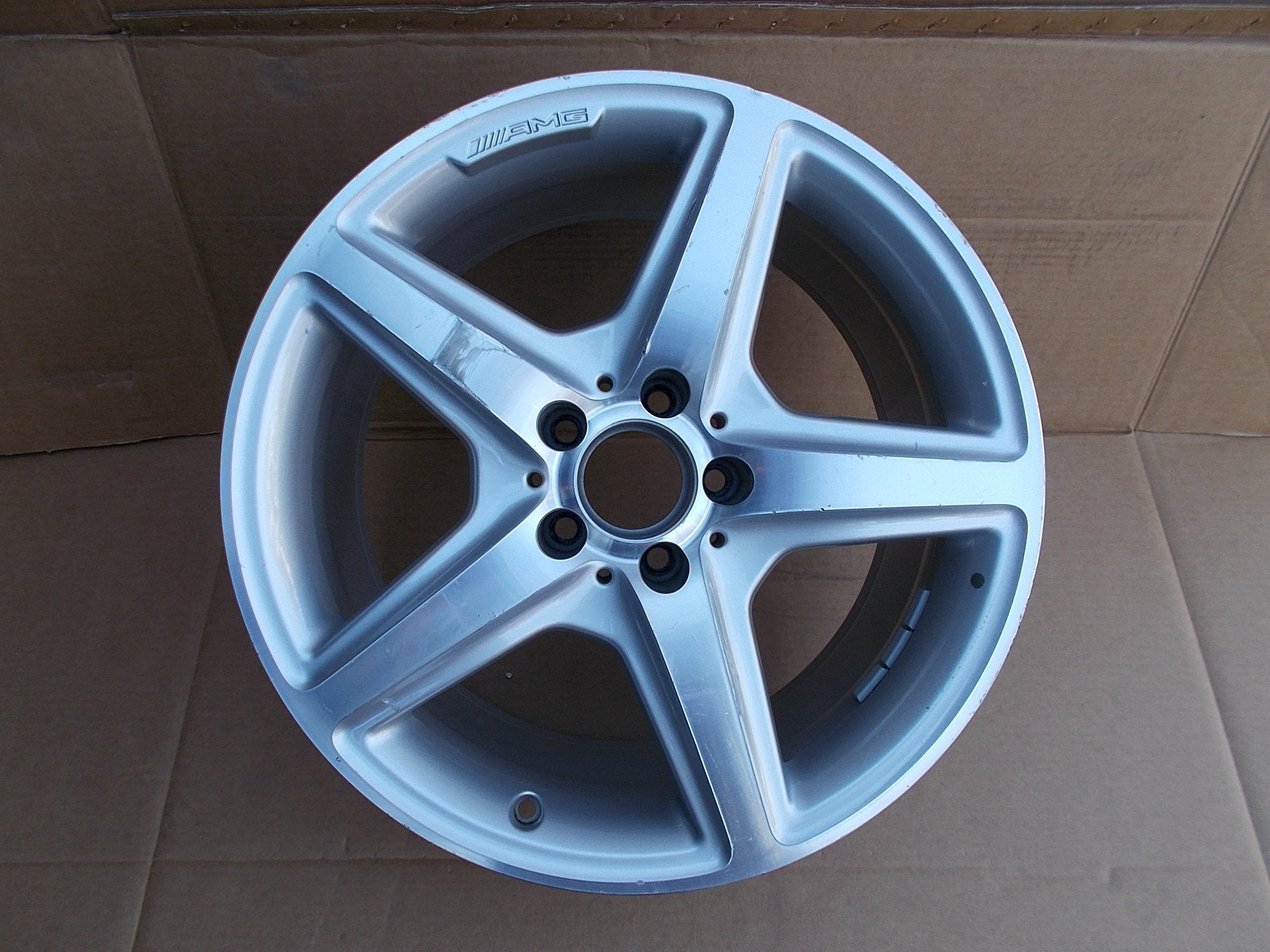 1x Alu Felge Mercedes-Benz W218 Aluminum rim 18 Zoll 9.5J 5x112 48ET