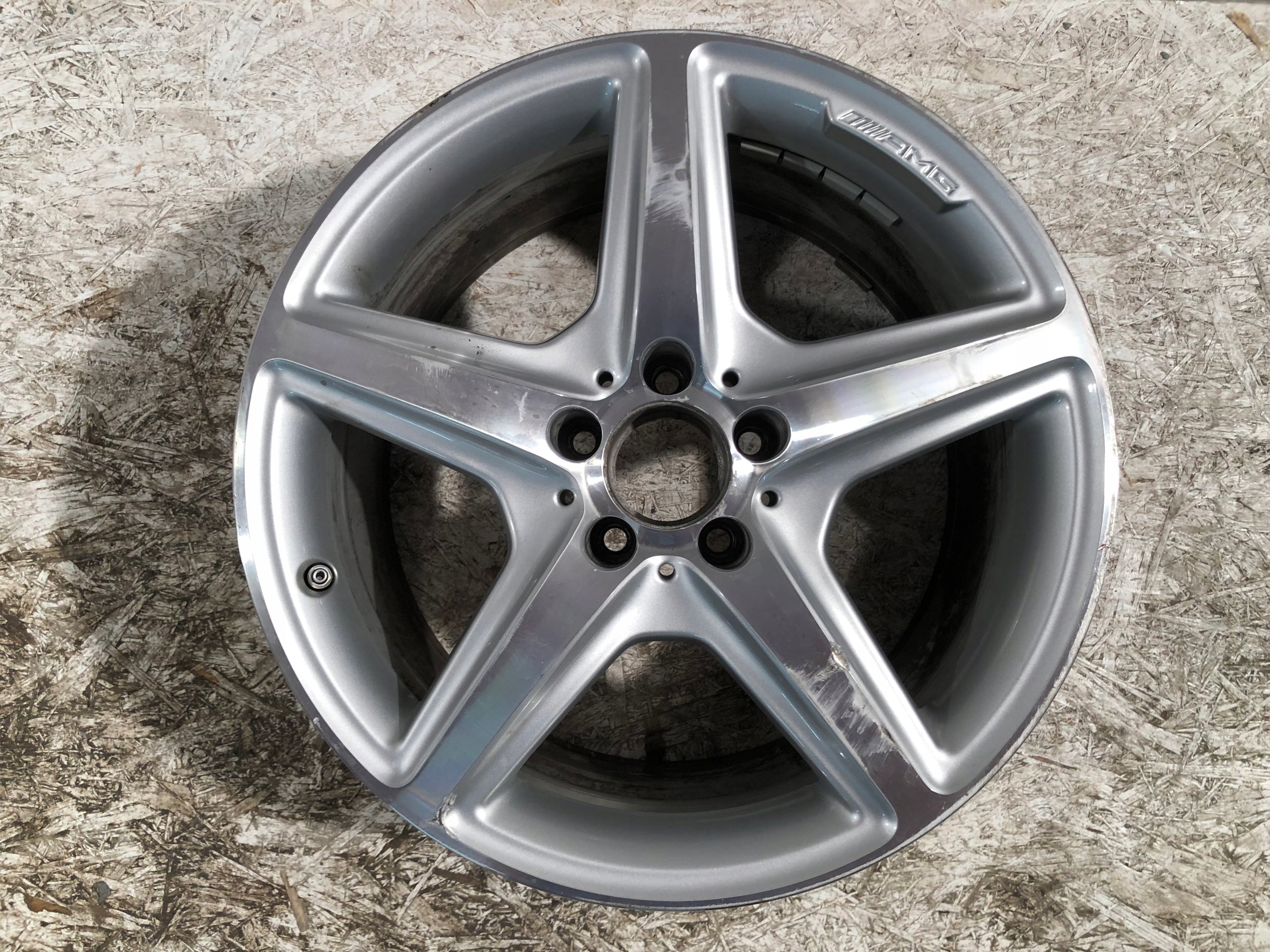 1x Alu Felge Mercedes-Benz W218 Aluminum rim 18 Zoll 9.5J 5x112 48ET